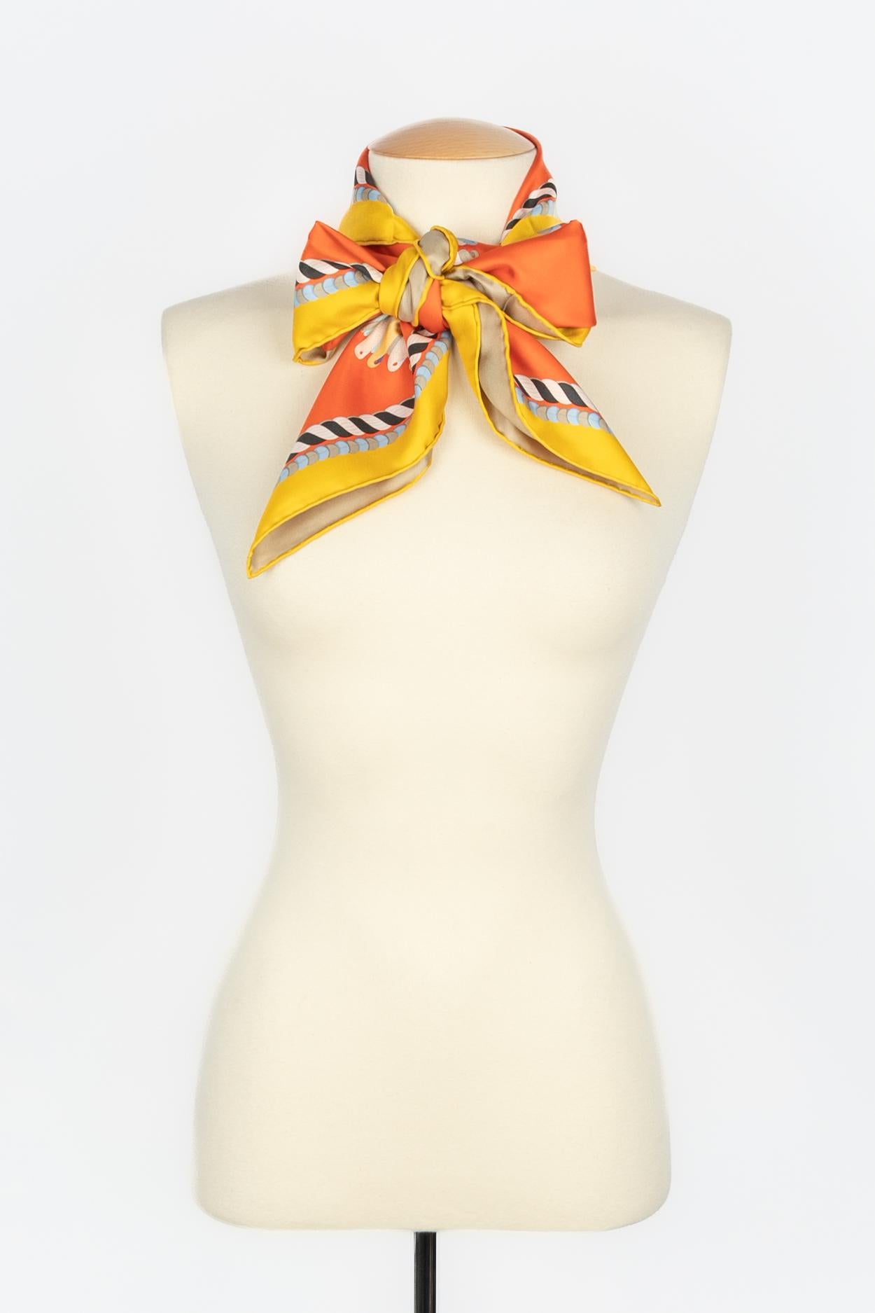 Foulard / sciarpa 'Gala Shoulder pad' di Hermès 3
