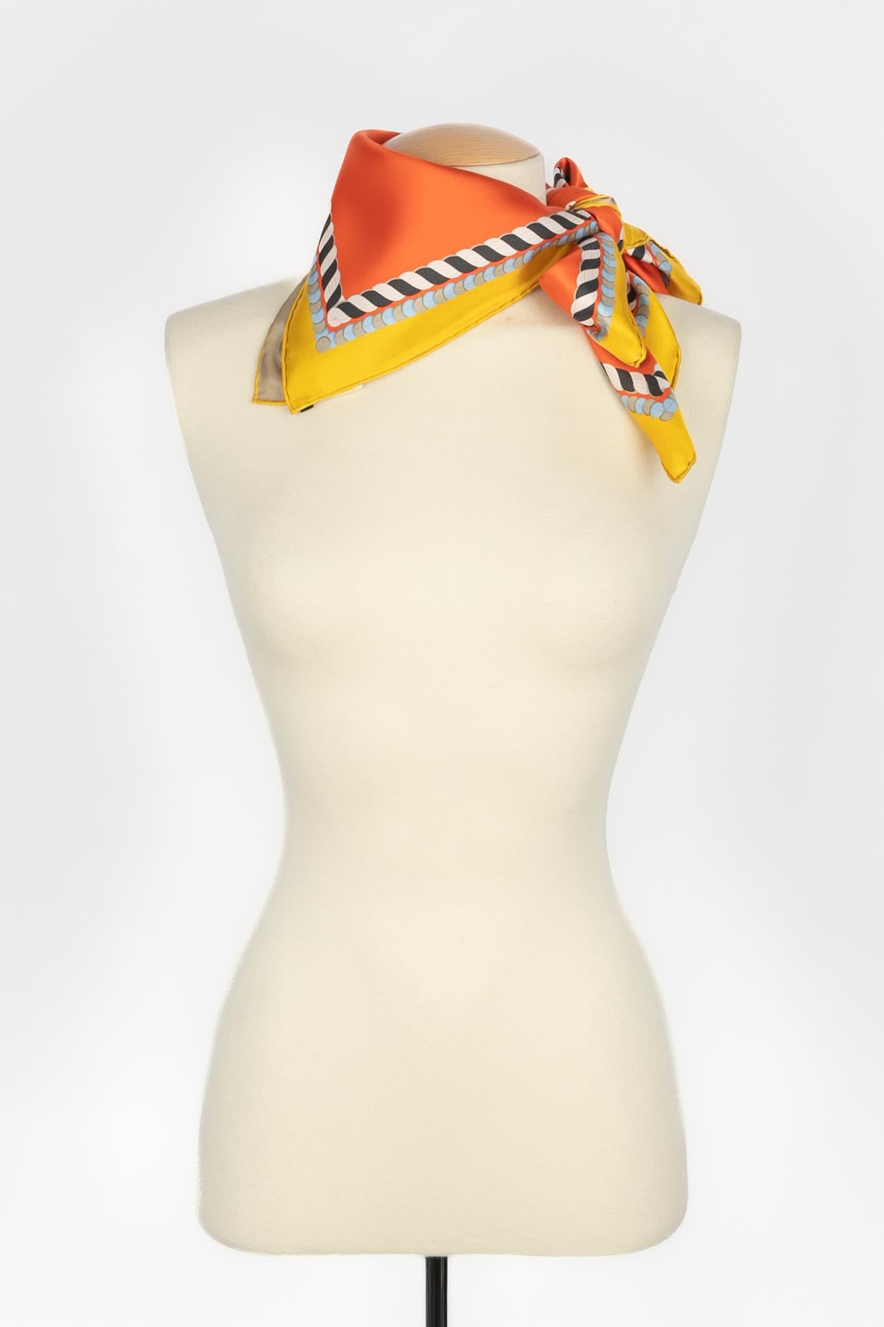 Foulard / sciarpa 'Gala Shoulder pad' di Hermès 4