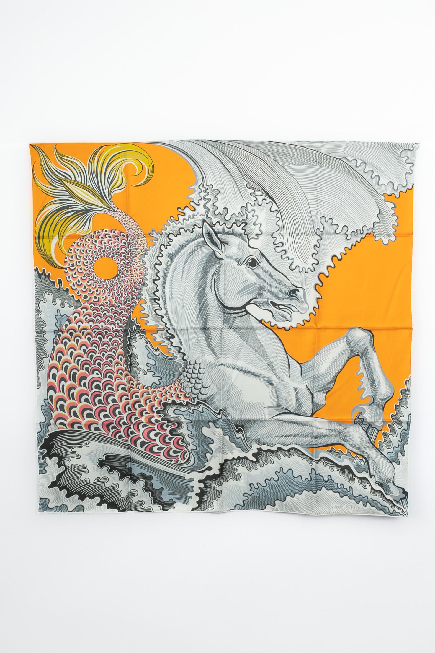 HERMÈS - (Made in France) Dual-sided silk twill foulard topstitched by hand, illustrated with the 'Cheval Sirène' ('Mermaid horse') theme designed by Alice Shirley. Piece from sales.

Condition:
Very good condition

Dimensions:
about 89 cm x 89