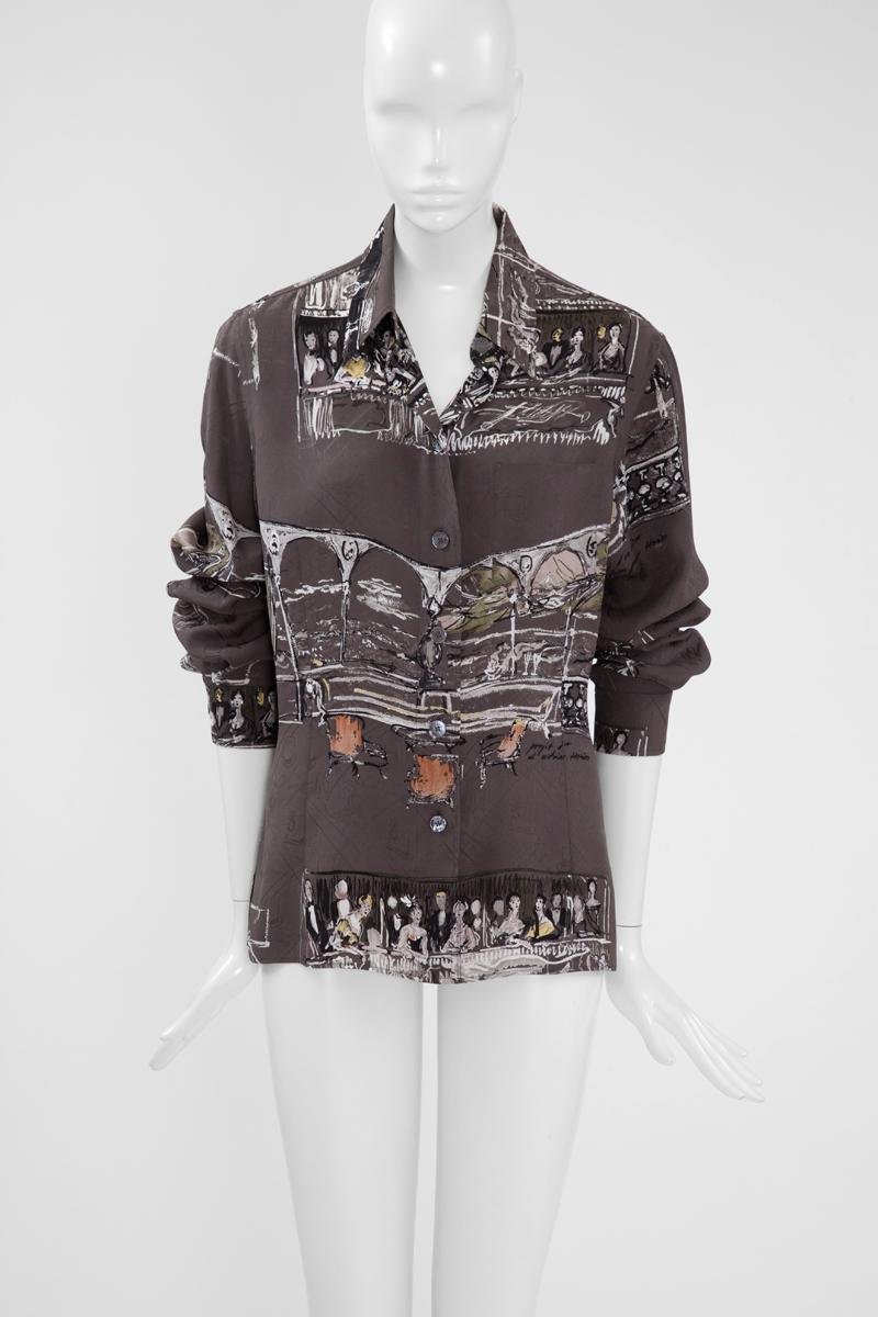 Effortlessly chic and so luxurious, our charming opera themed shirt blouse is the one you will wear all year round ! From the Gaultier’s years for Hermès, this rare shirt is crafted from silvery-gray silk Jacquard with white, black and pastel little