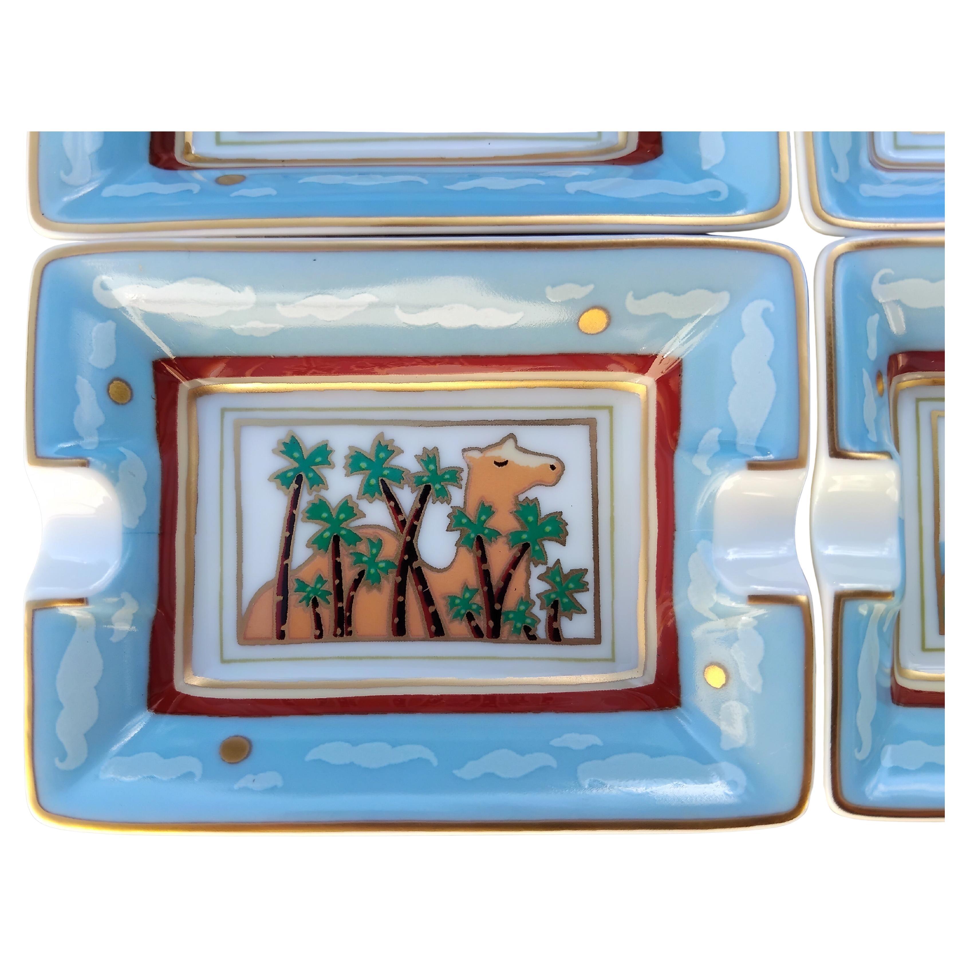 Hermès Cuatro Ceniceros Pequeños Bandejas Animales Salvajes Estampado África Porcelana Oro 8