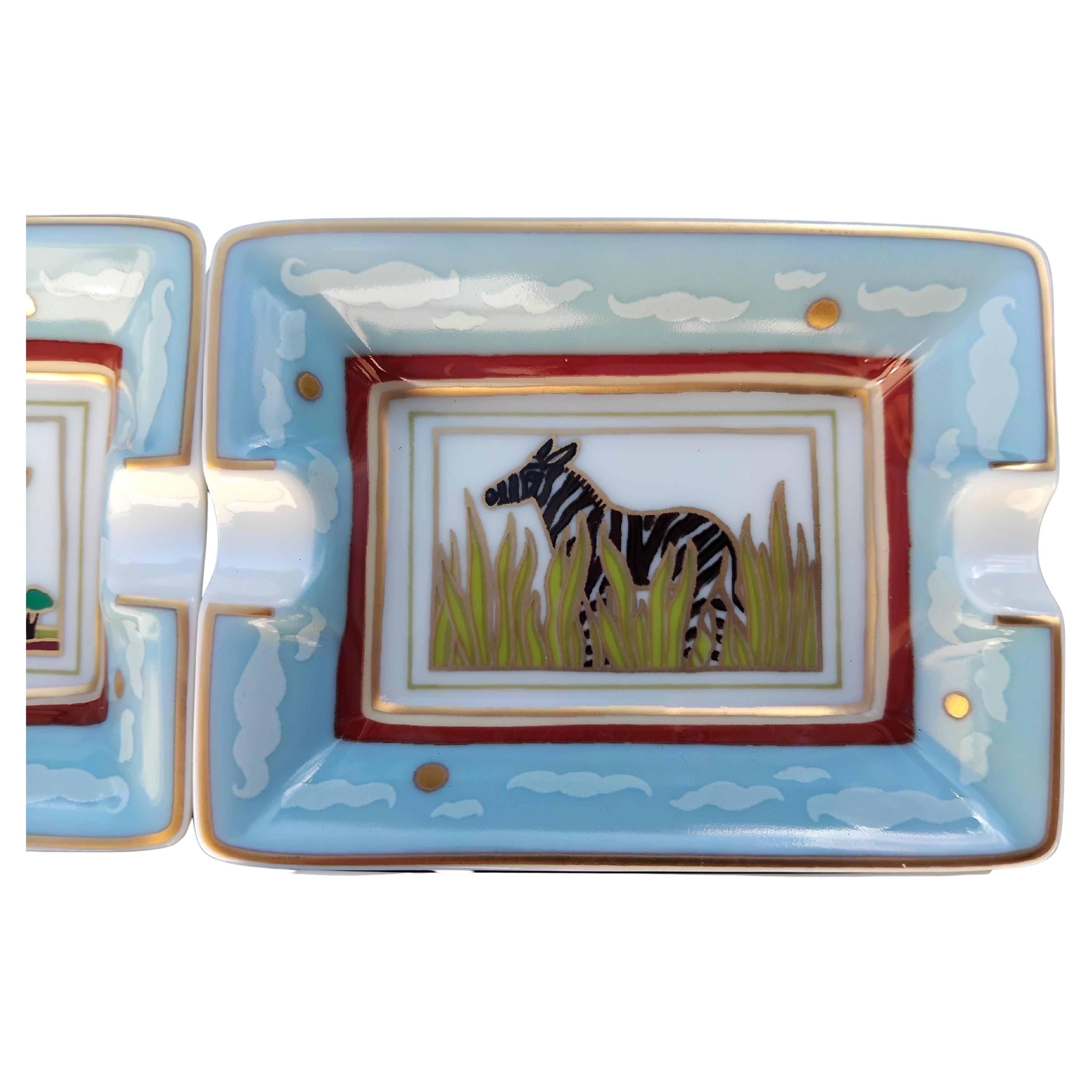 Hermès Cuatro Ceniceros Pequeños Bandejas Animales Salvajes Estampado África Porcelana Oro 9