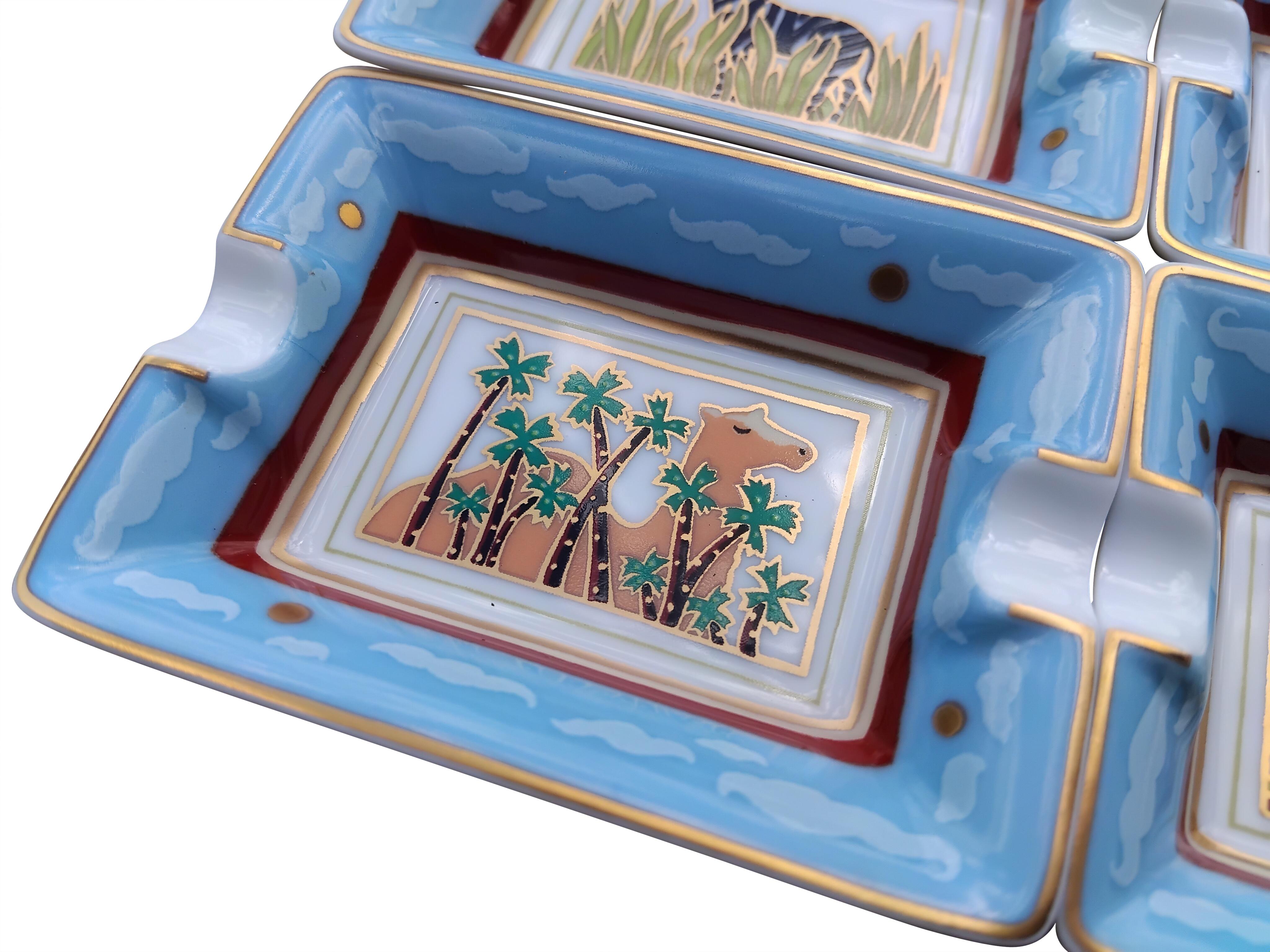 Hermès Cuatro Ceniceros Pequeños Bandejas Animales Salvajes Estampado África Porcelana Oro 14