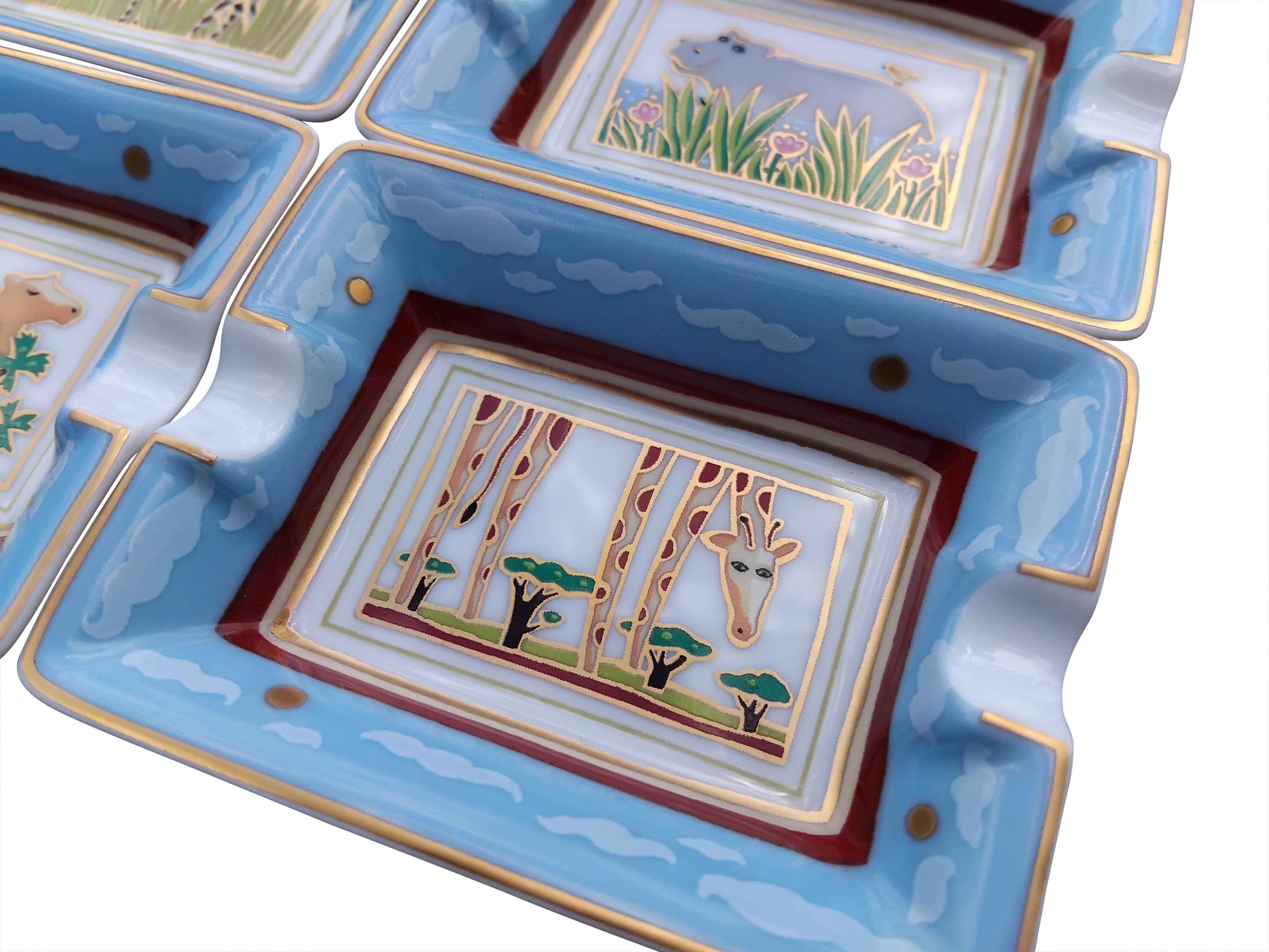 Hermès Cuatro Ceniceros Pequeños Bandejas Animales Salvajes Estampado África Porcelana Oro 15