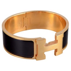 Hermes, France. Bracelet Clic Clac H Métal plaqué or et émail.