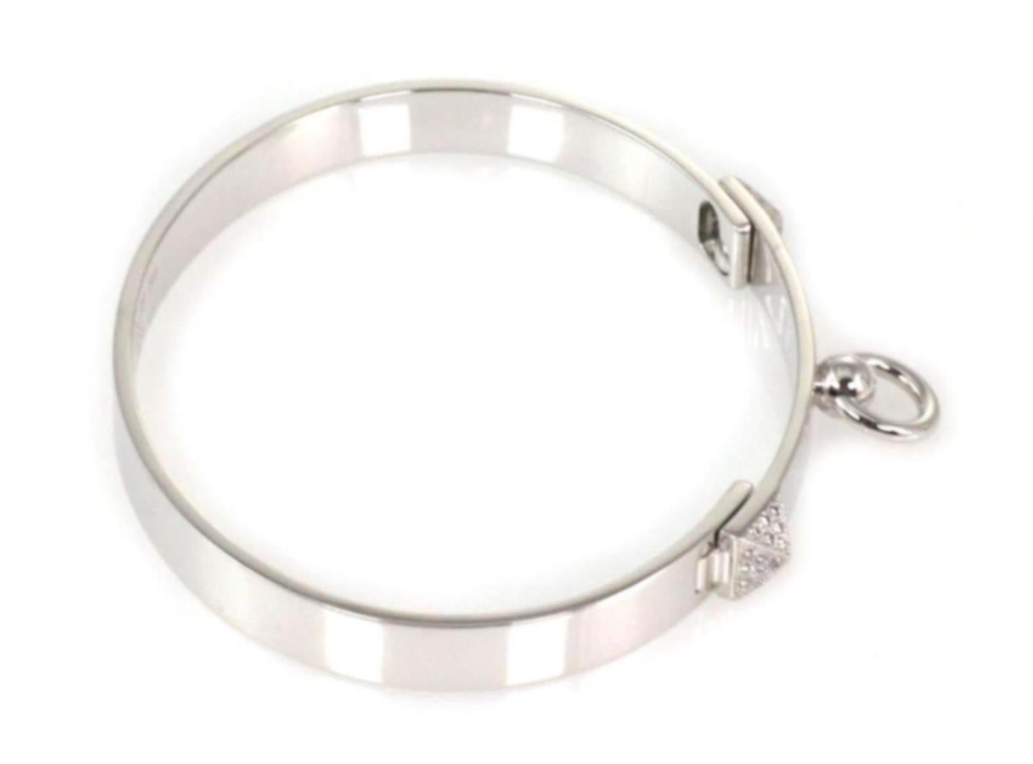 This stunning Collier de Chein collection is by Hermes, it features an authentic bangle crafted from 18k white gold with a high polished finish featuring a 6mm wide band. The front of the bangle has two small pyramid like design set with diamond and