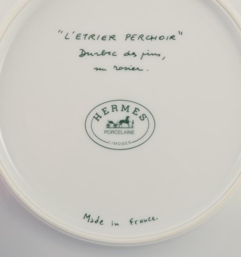 Hermès, France. Deux assiettes en porcelaine à motifs d'oiseaux. Fin du 20e siècle. Excellent état - En vente à København, Copenhagen