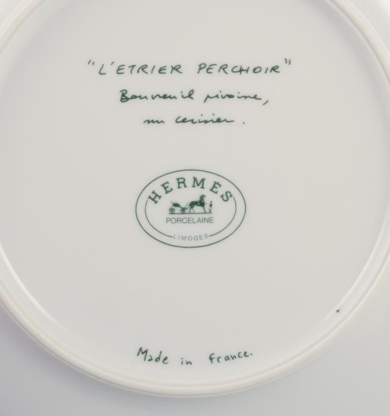 Hermès, Frankreich. Zwei Porzellanteller mit Vogelmotiven. Ende 20. Jh. im Angebot 3