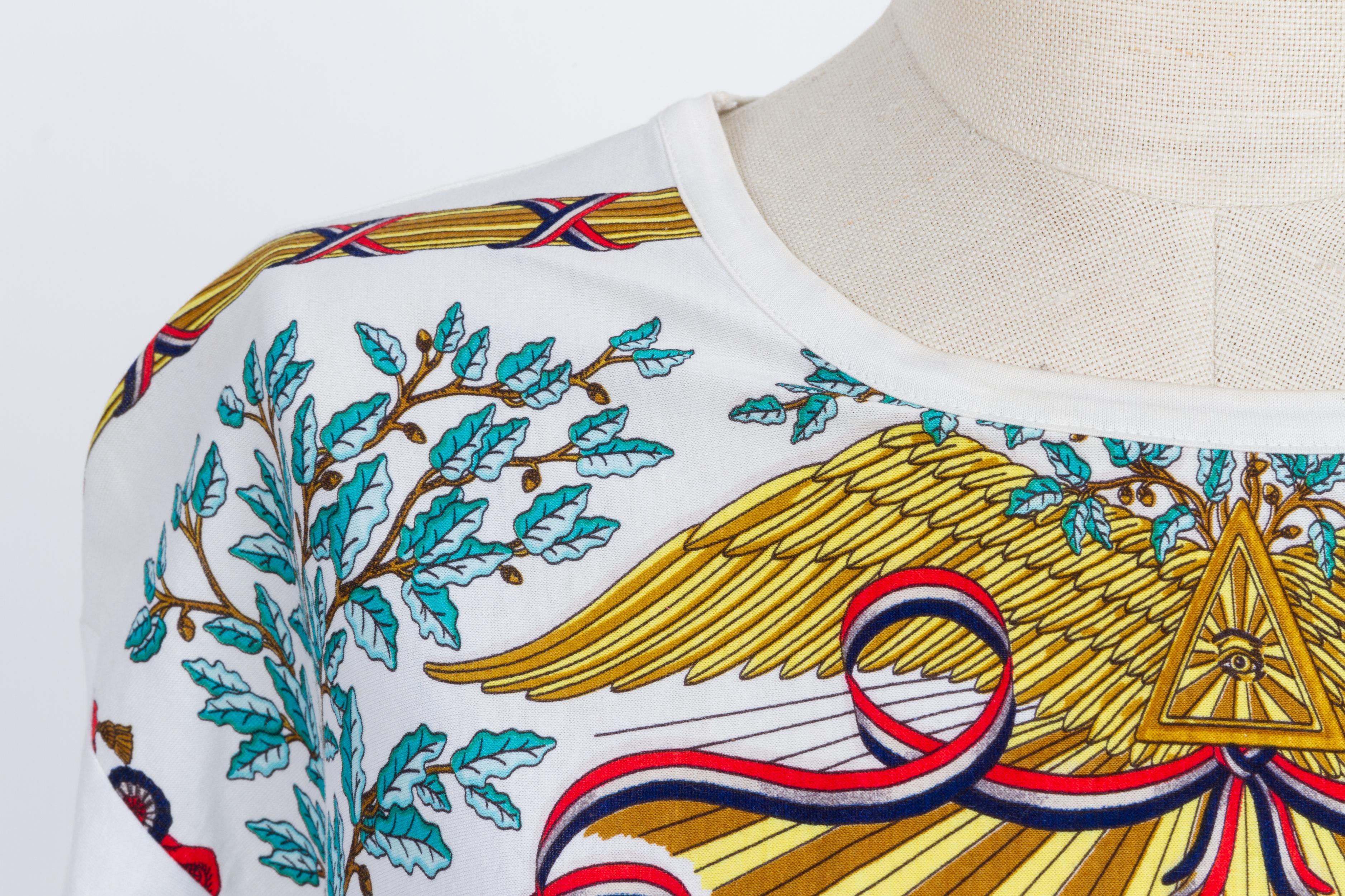 Hermes Authentic Vintage Fraternite' 1789 T-shirt en coton. 
 Condit est d'occasion. 
Étiquette manquante. Très bon état.

Mesures :
Du col à l'ourlet 28