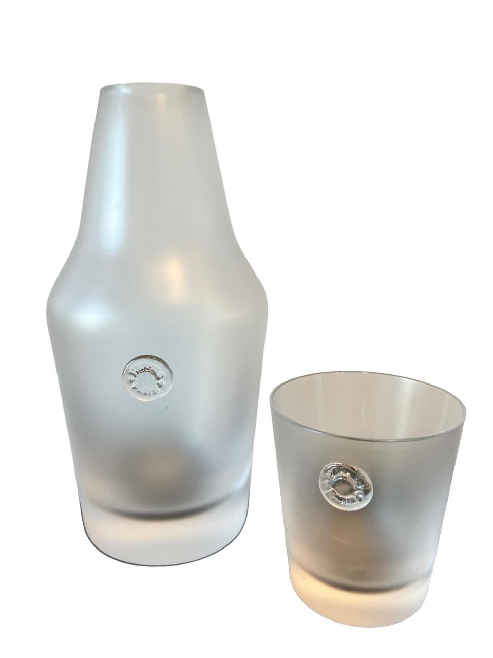 Hermès, carafes de chevet en cristal givré (2 pièces) Bon état - En vente à North Miami, FL