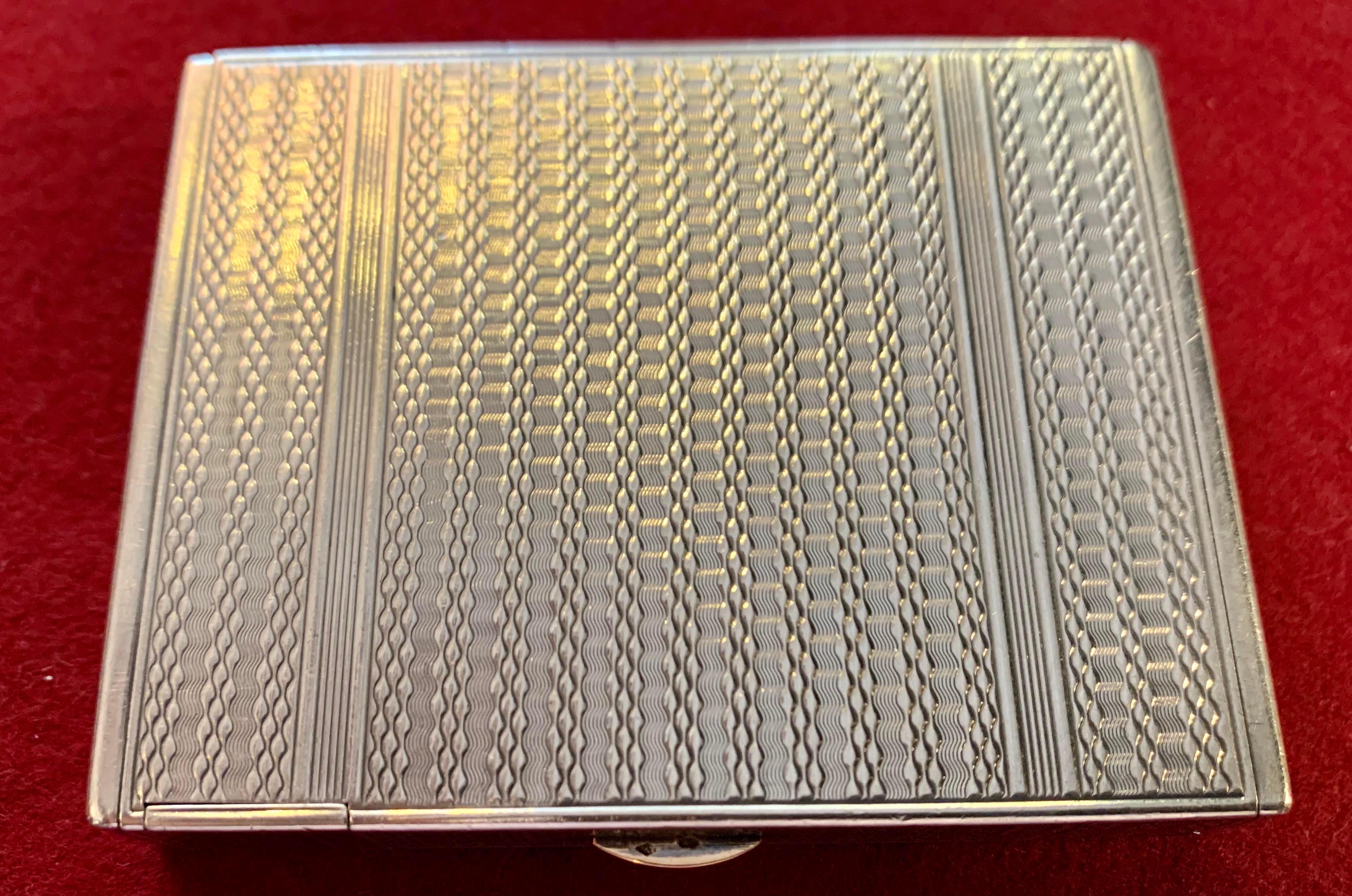 Hermès French Art Deco Silver and 18-Karat Gold Powder Box with Lipstick In Good Condition For Sale In Mexico City, MX