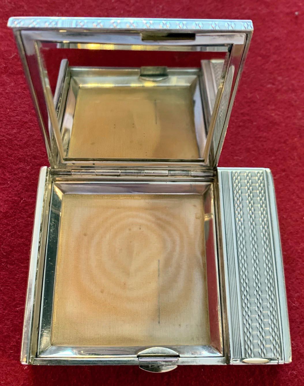 Hermès Französisch Art Deco Silber und 18-Karat Gold Puderdose mit Lippenstift im Angebot 1