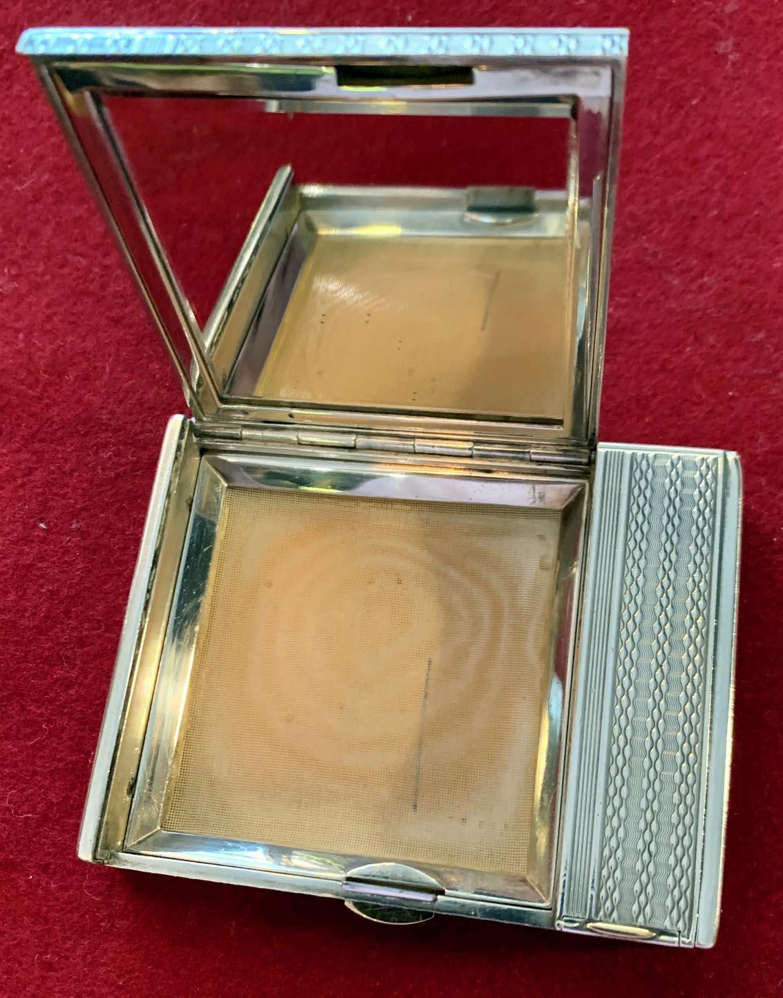 Hermès French Art Deco Silver and 18-Karat Gold Powder Box with Lipstick For Sale 4