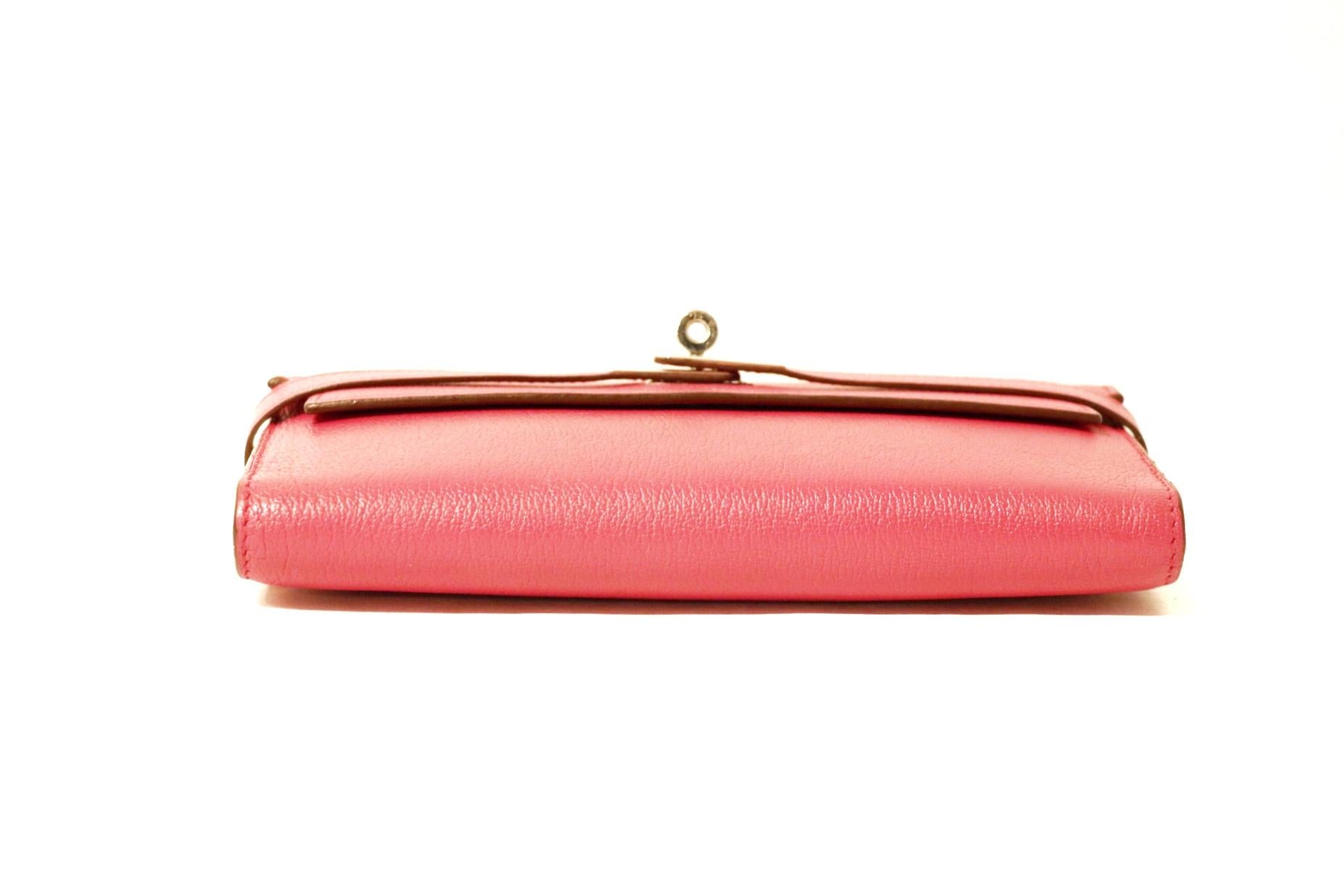 Hermès Fuchsia Chevre Kelly Wallet In Good Condition In Palm Beach, FL