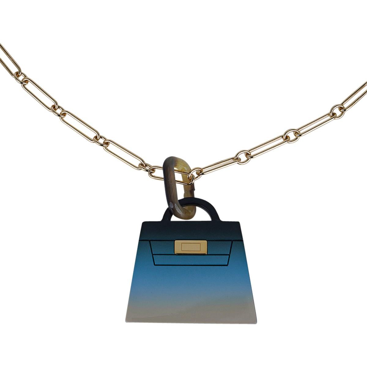 Hermes Fusion Amulette Kelly Pendentif By the Sea Collier Permabrass Hardware Neuf - En vente à Miami, FL