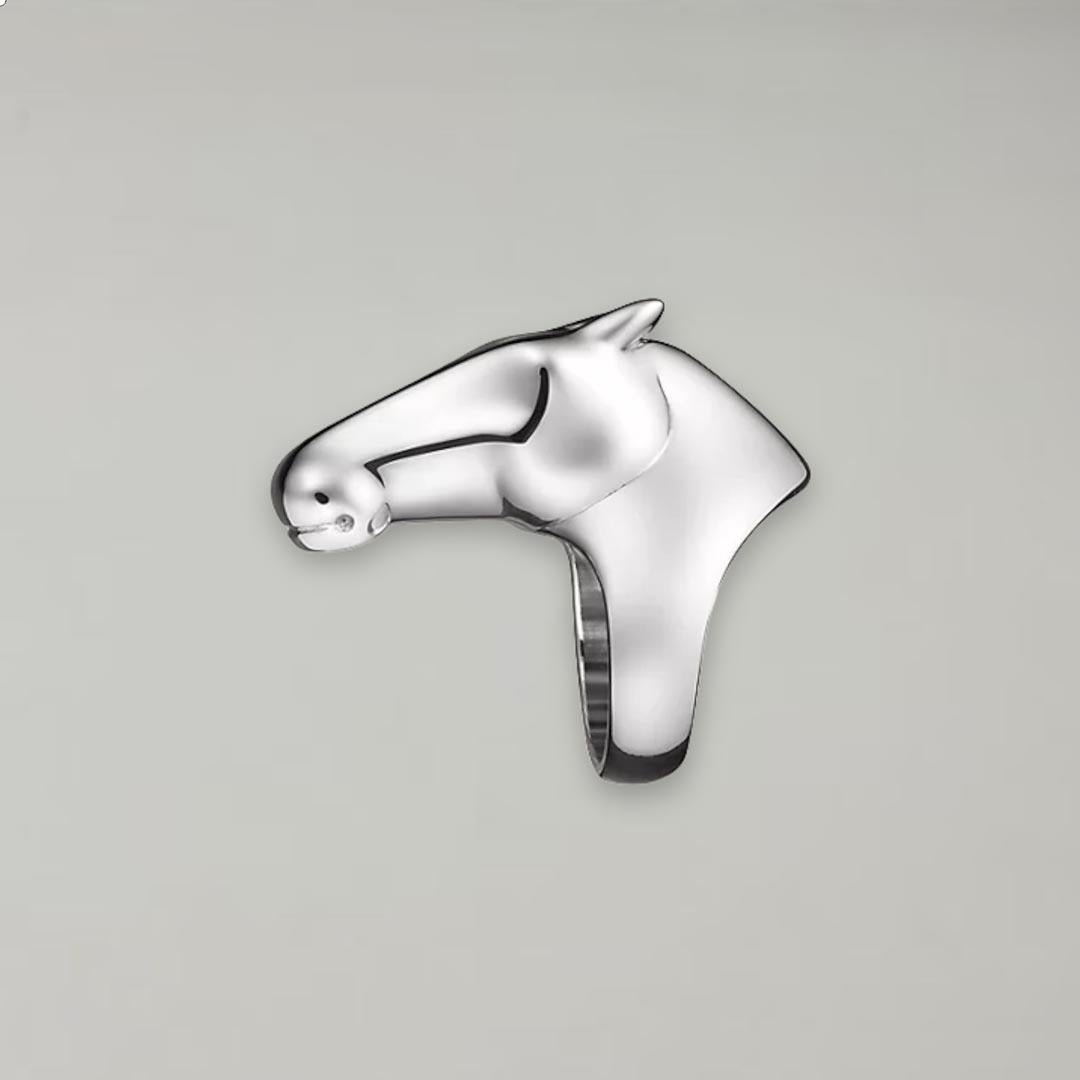 Size 48 
Ring in sterling silver
Pierre Hardy designed Galop as a tribute to Hermès' very first creations, horse harnesses, bridles and saddles. The horse is a pillar of the house, displaying a sculptural energy and thereby bringing the piece to