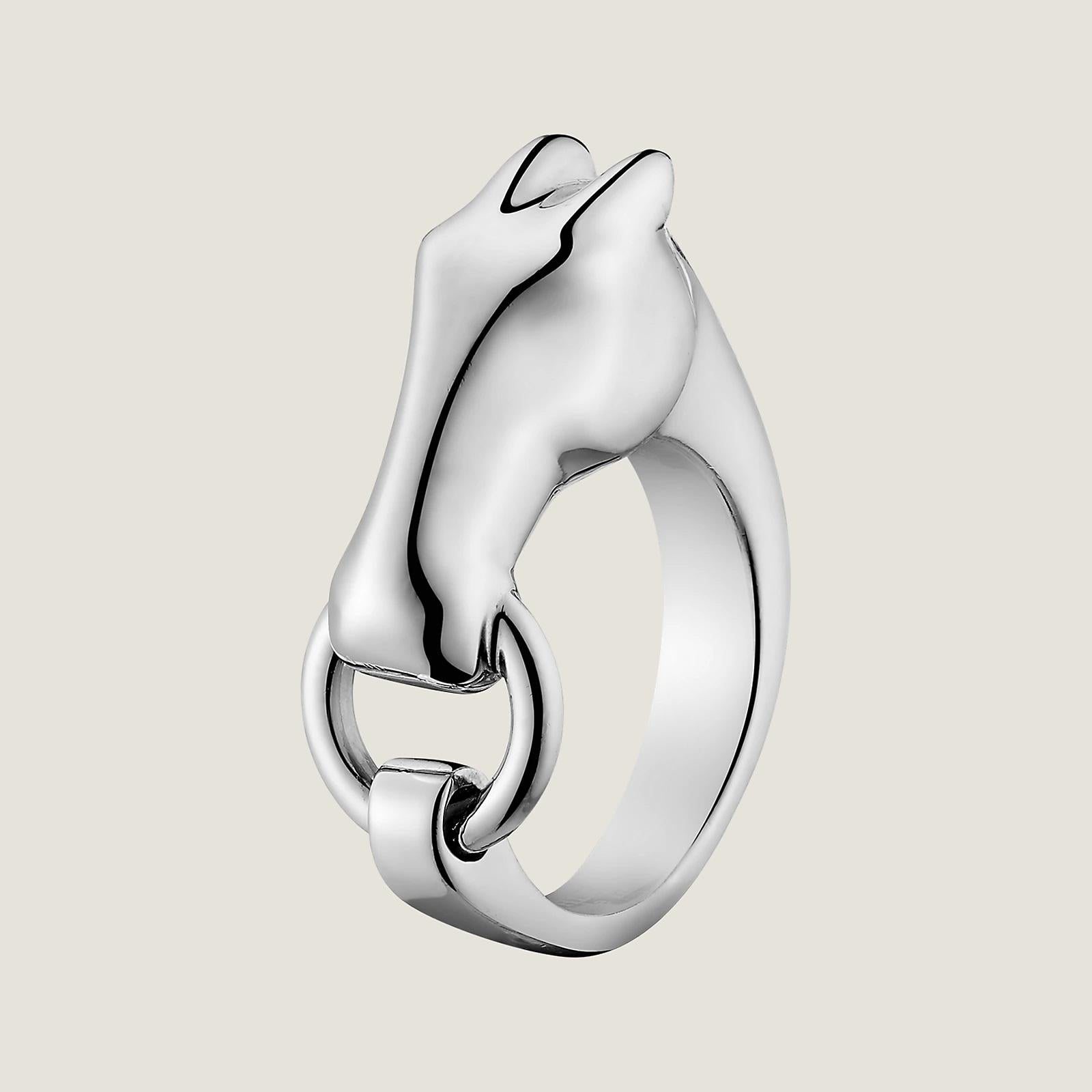 Size 47mm us 4
Ring in sterling silver

Made in France/Italy

Silver 925/1000

Width: 0.36 cm  Motif size: 2.2 x 0.84 cm