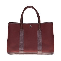 HERMES Garden Party 36 Tote aus burgunderrotem Canvas und braunem Leder