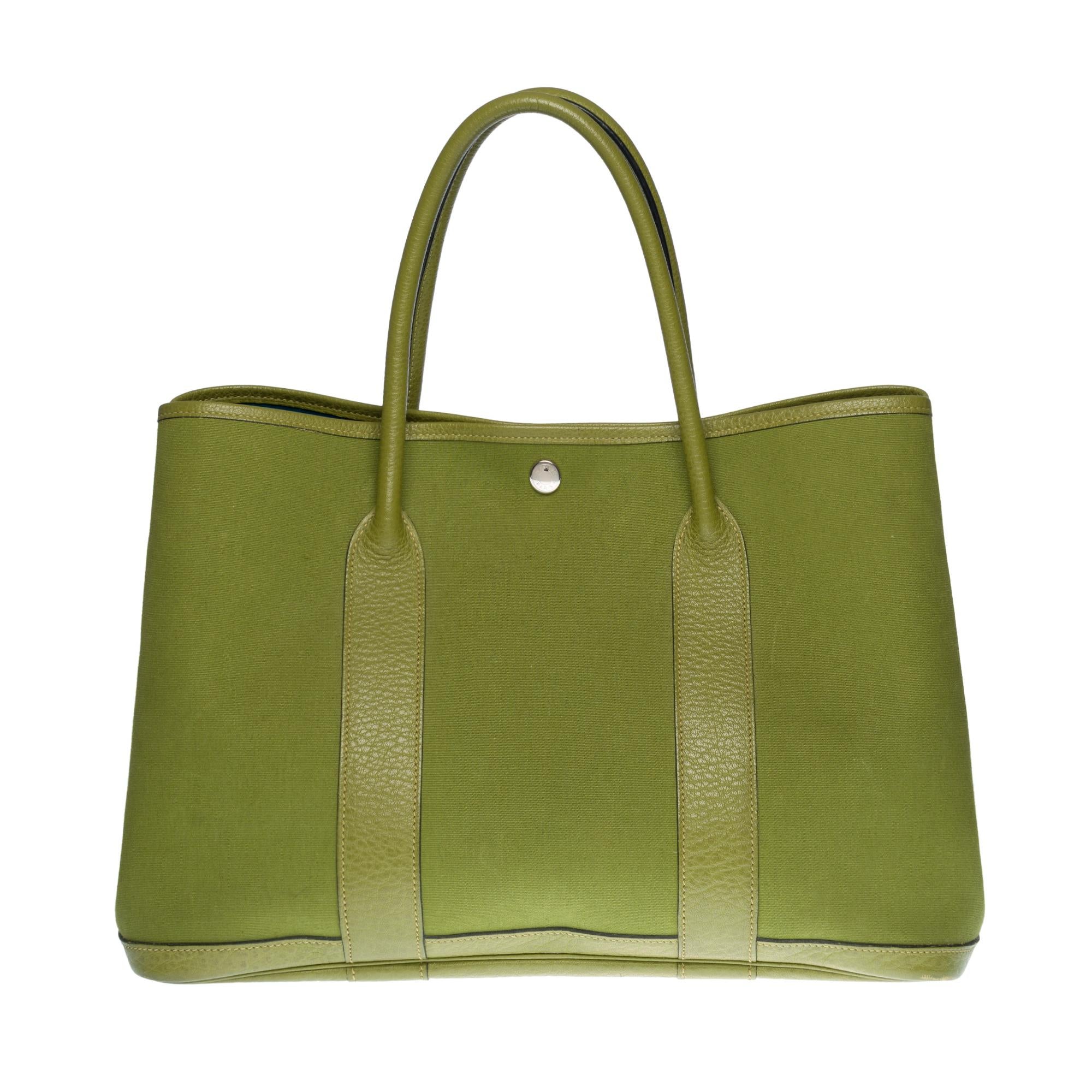 Splendid & Rare Hermes Garden party bag 36cm in canvas and leather Negonda Khaki, double handle in khaki leather allowing a hand or shoulder support.

Snap fasteners with silver metal seat studs.
Interior in colvert blue canvas.
Signature: 