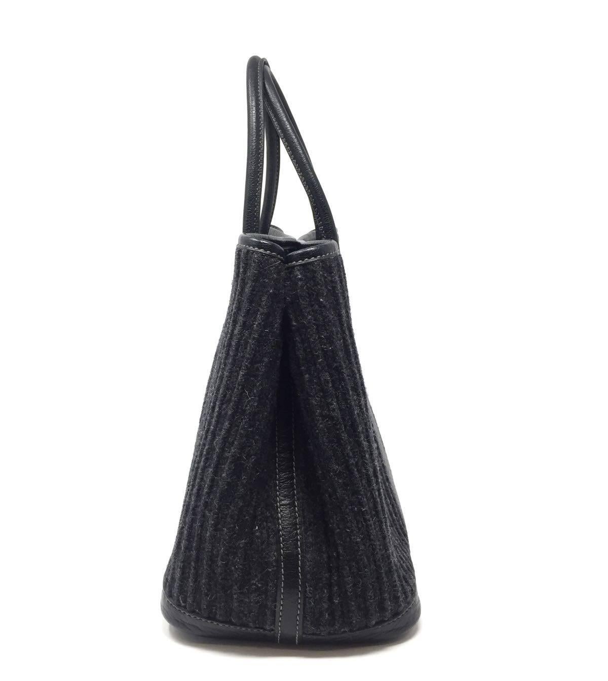 Hermes Paris Sac Garden party in leather and canvas with canvas shoulde strap.  Good condition, inside really clean. Letter 0 in a square, Very Good Condition, hdw silver 
dust bag included, Dimensions 30.0 x 20.0 x 13.0 cm 