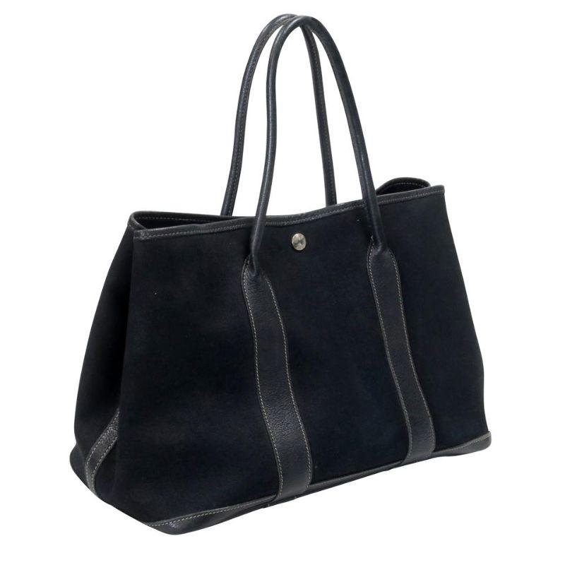 Hermes Garden Party Large Canvas Shoulder Bag HR-0928P-0001

The Garden Party 24 tote is a great everyday use addition to your collection. The design is simple and clean yet instantly recognizable as Hermes. The durable canvas body is framed by