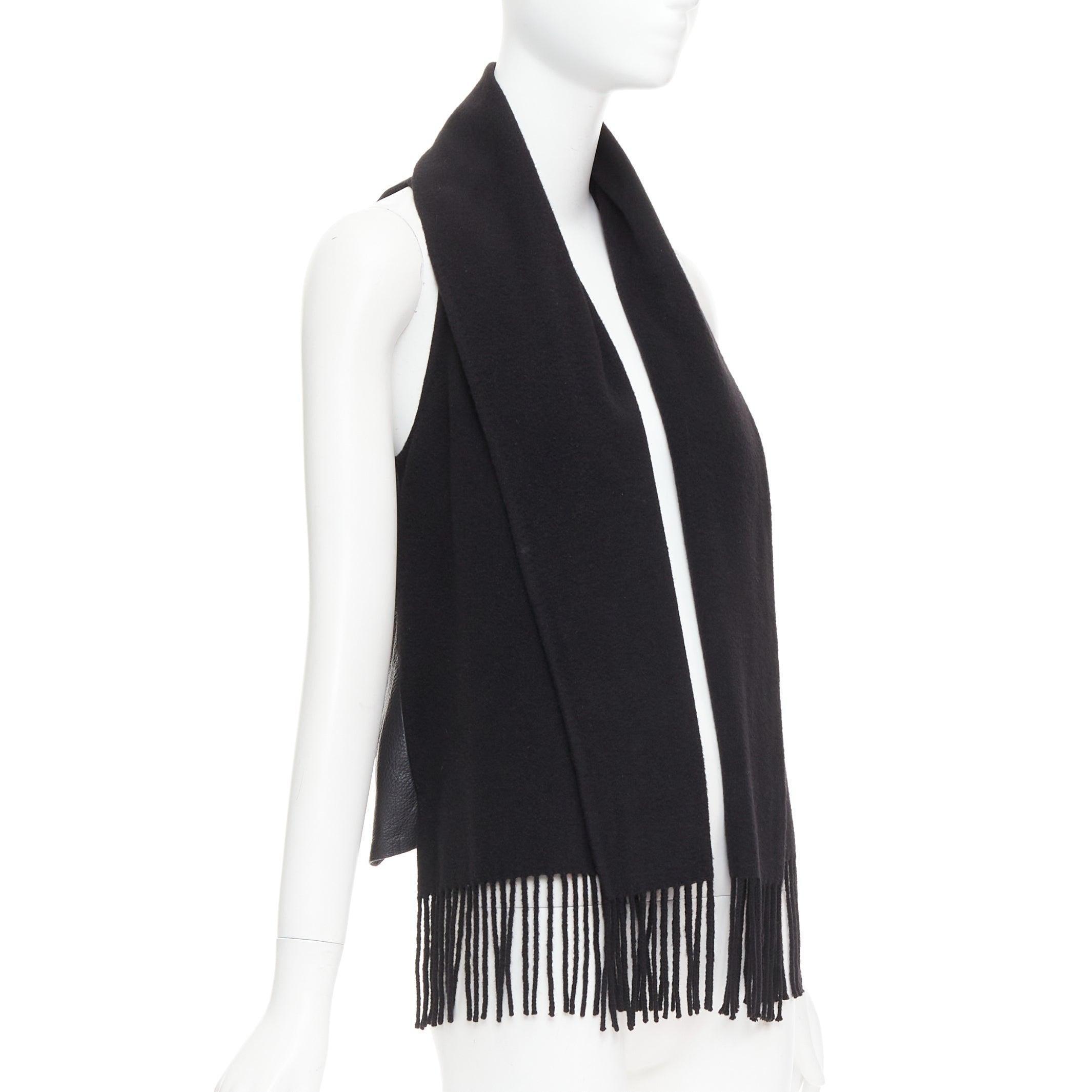 HERMES Gaultier Vintage 100% Kaschmir schwarz strukturiertes Leder Rücken Schal Design Weste FR38 M
Referenz: GEGG/A00157
Marke: Hermes
Designer: Jean Paul Gaultier
MATERIAL: Kaschmir, Leder
Farbe: Schwarz
Muster: Solide
Innenfutter: Schwarze