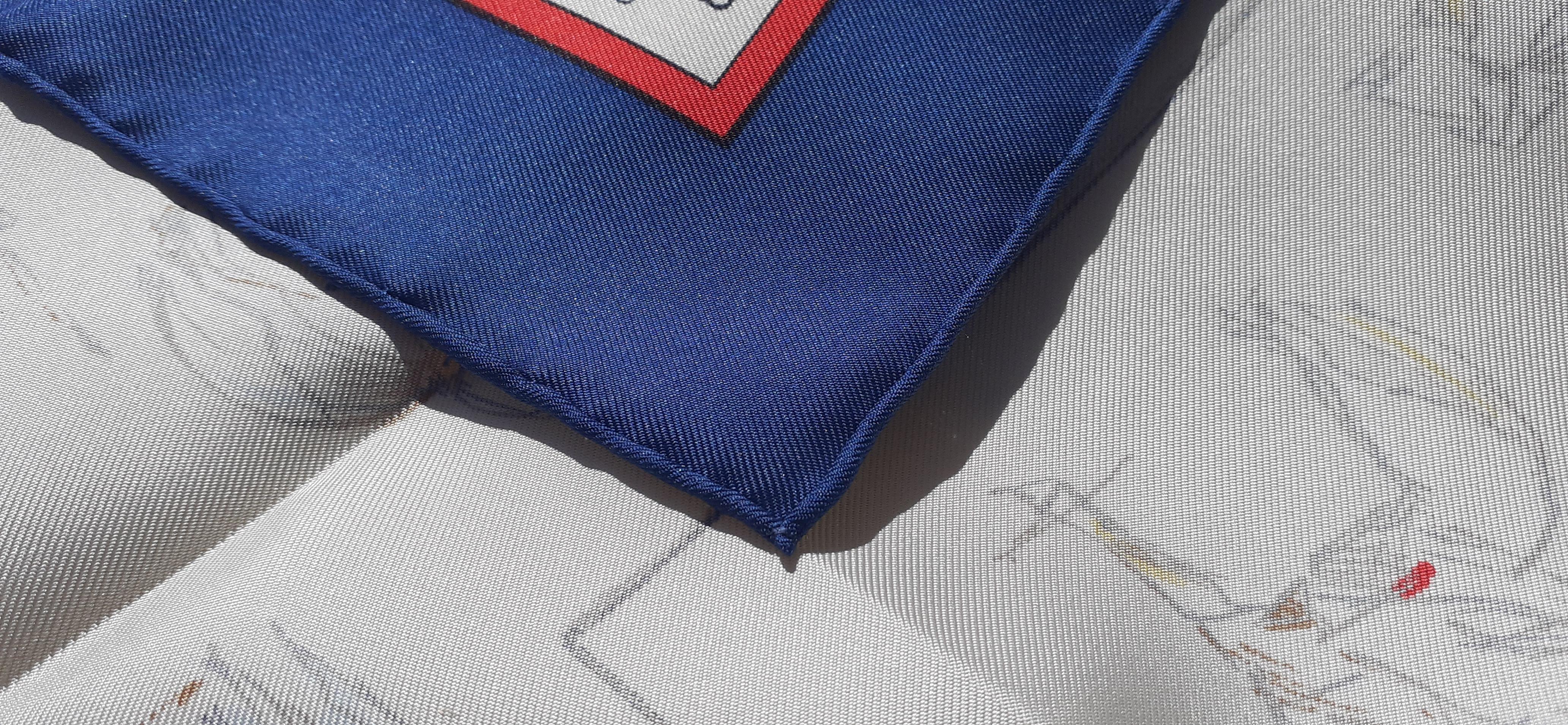 Hermès Gavroche Pocket Square Petite écharpe Voyage au Niger Bleu Beige 42 cm en vente 6