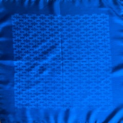 Echarpe en soie Gavroche d'Hermès en bleu marine