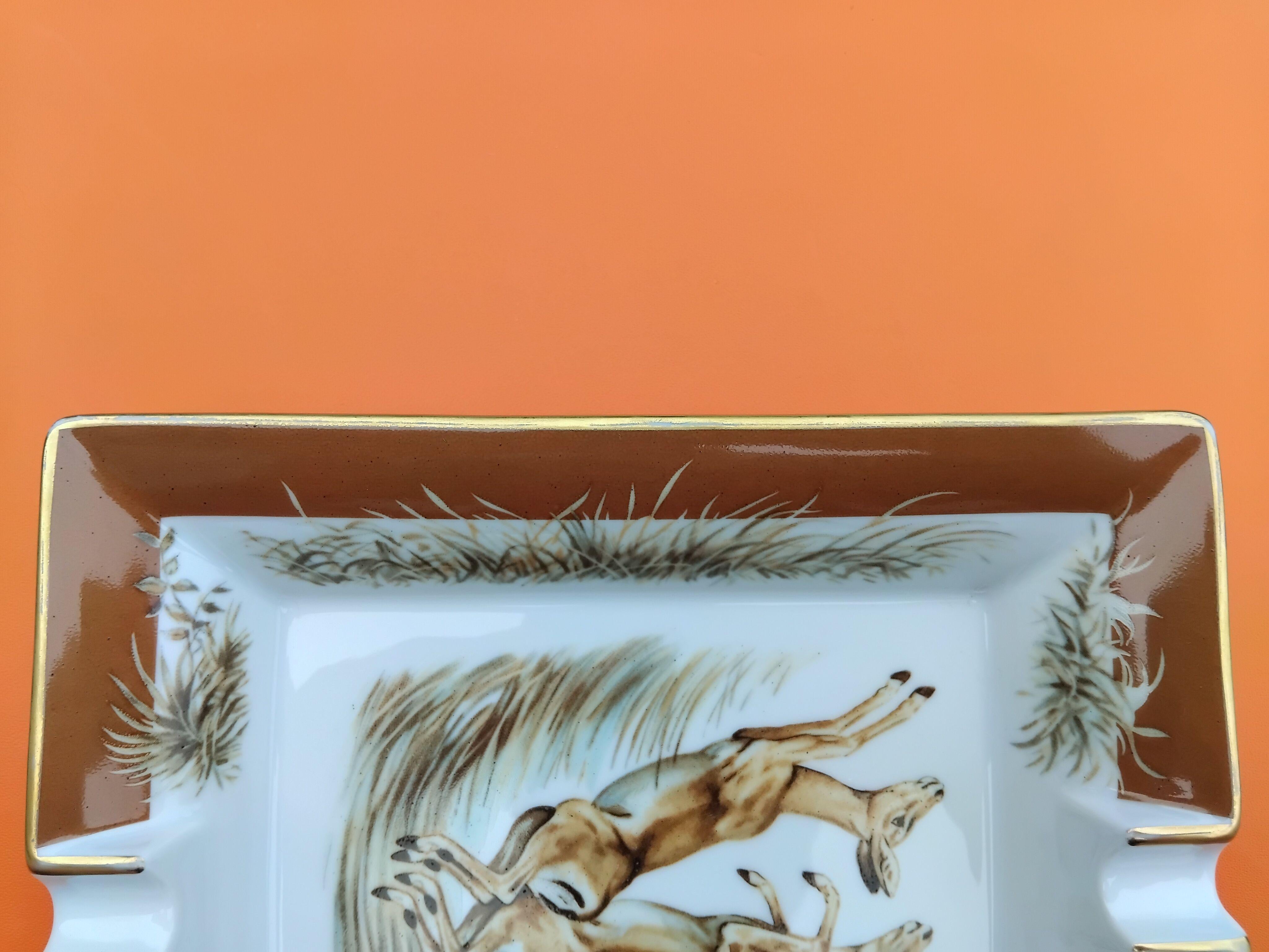 Hermès Gazelles Cigar Ashtray Change Tray Africa Kenya Porcelain Gold For Sale 7
