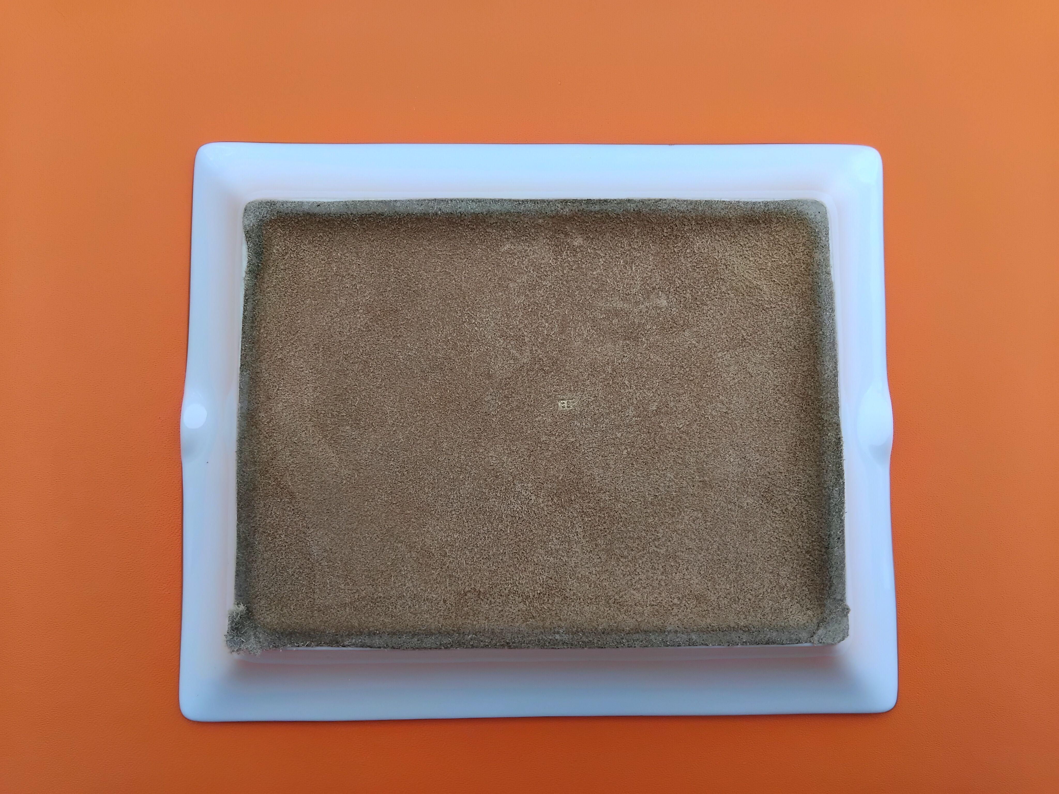 Hermès Gazelles Cigar Ashtray Change Tray Africa Kenya Porcelain Gold For Sale 10
