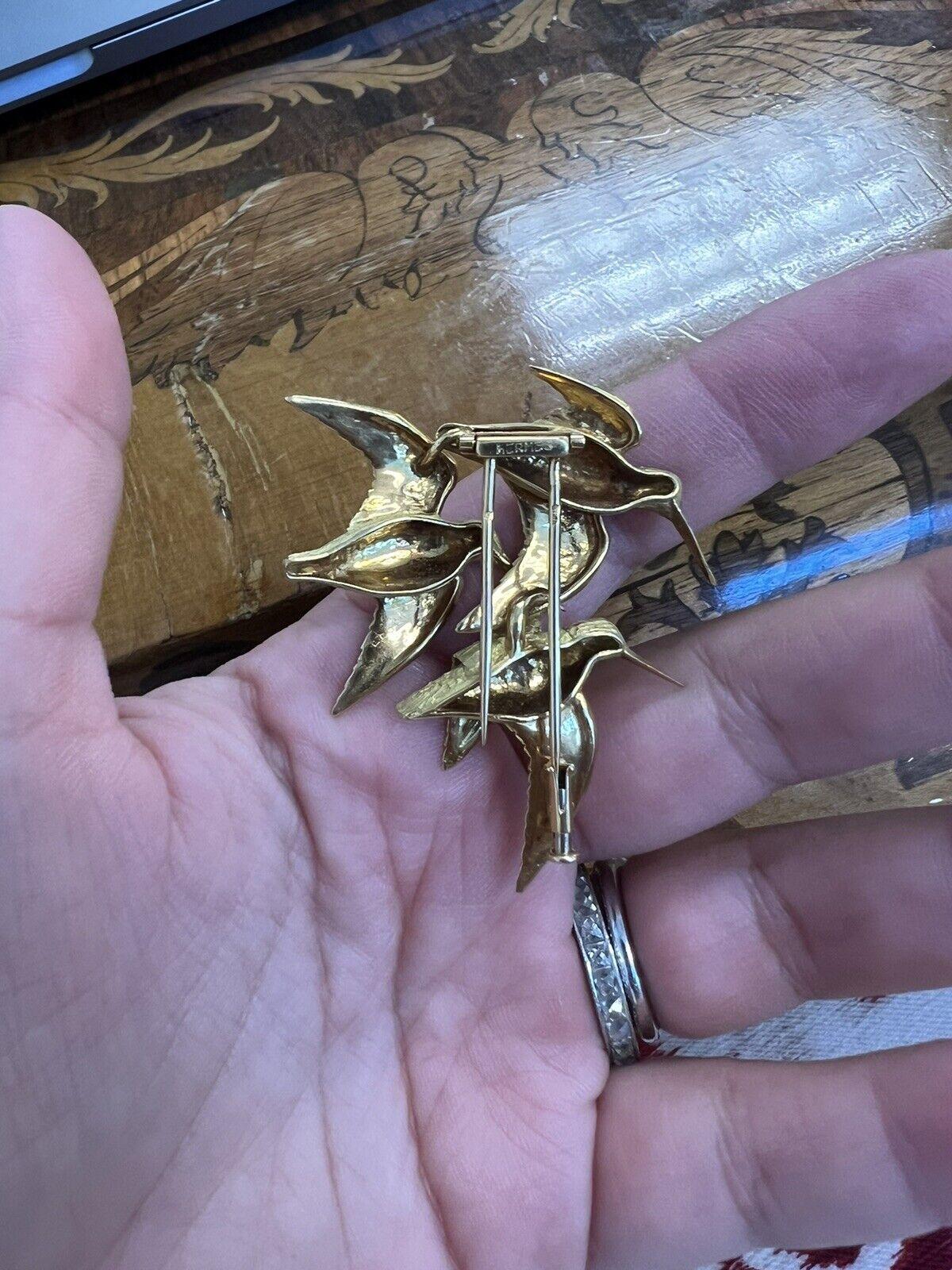 HERMES GEORGES LENFANT 18k Yellow Gold & Sapphire Birds Clip Brooch Vintage  In Excellent Condition In Beverly Hills, CA