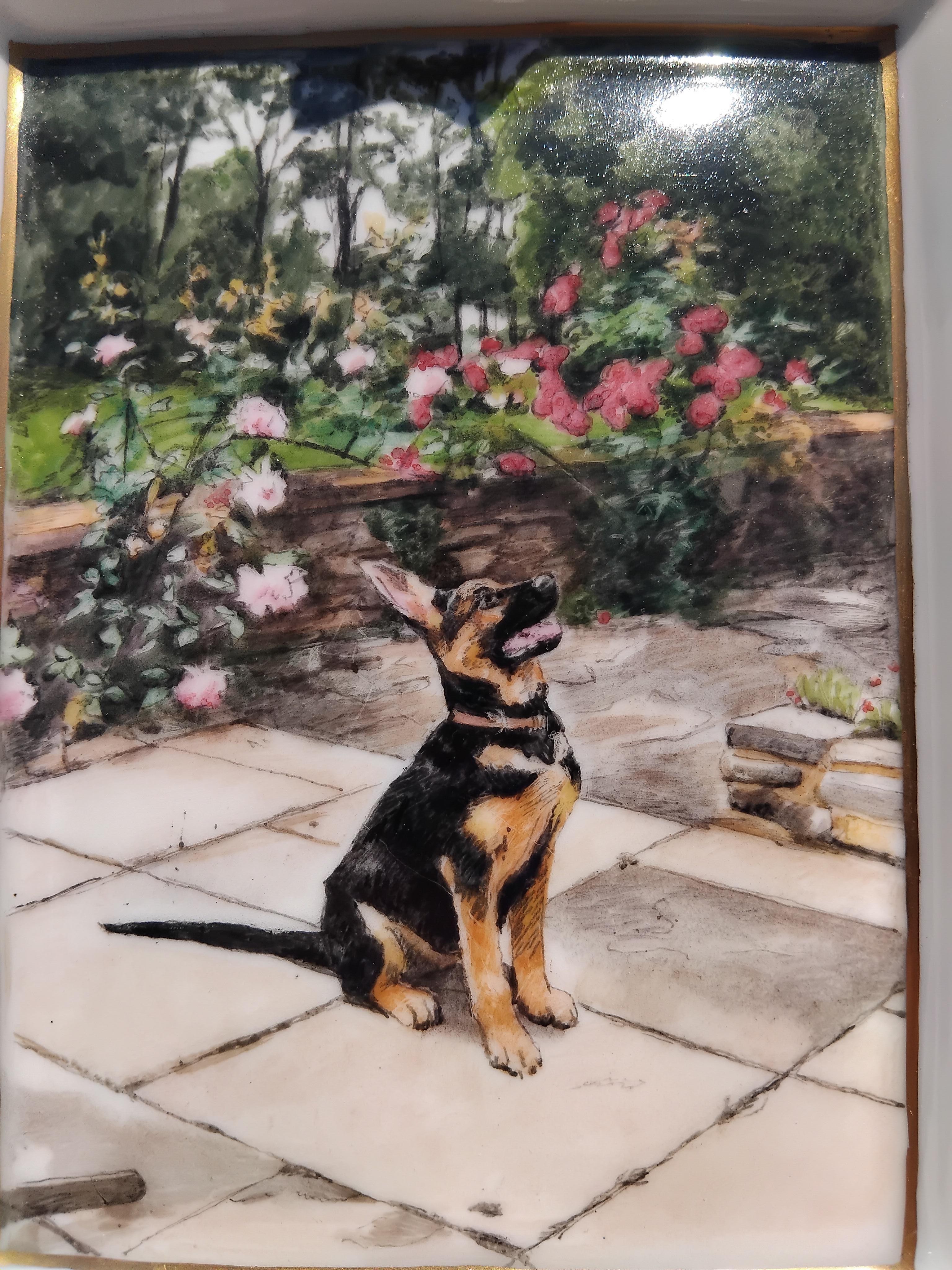 Exceptionnel et rare cendrier Hermès authentique

Impression : un adorable berger allemand sur une terrasse avec de la végétation en arrière-plan

Les dessins sont époustouflants !

Fabriqué en France

Vintage By

En porcelaine, bords et encoches