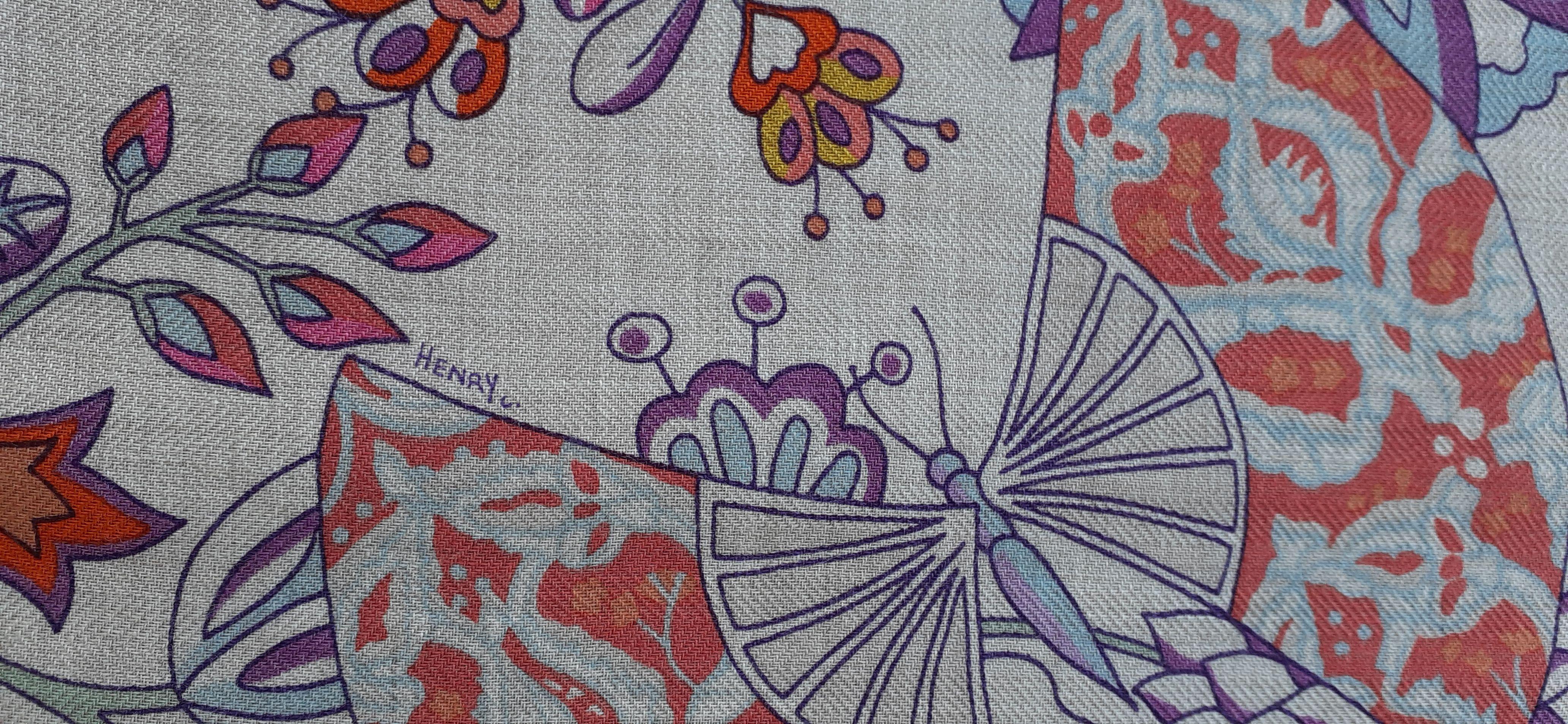Hermès Giant Triangle Shawl Scarf Fleurs et Papillons de Tissus Cashmere For Sale 15