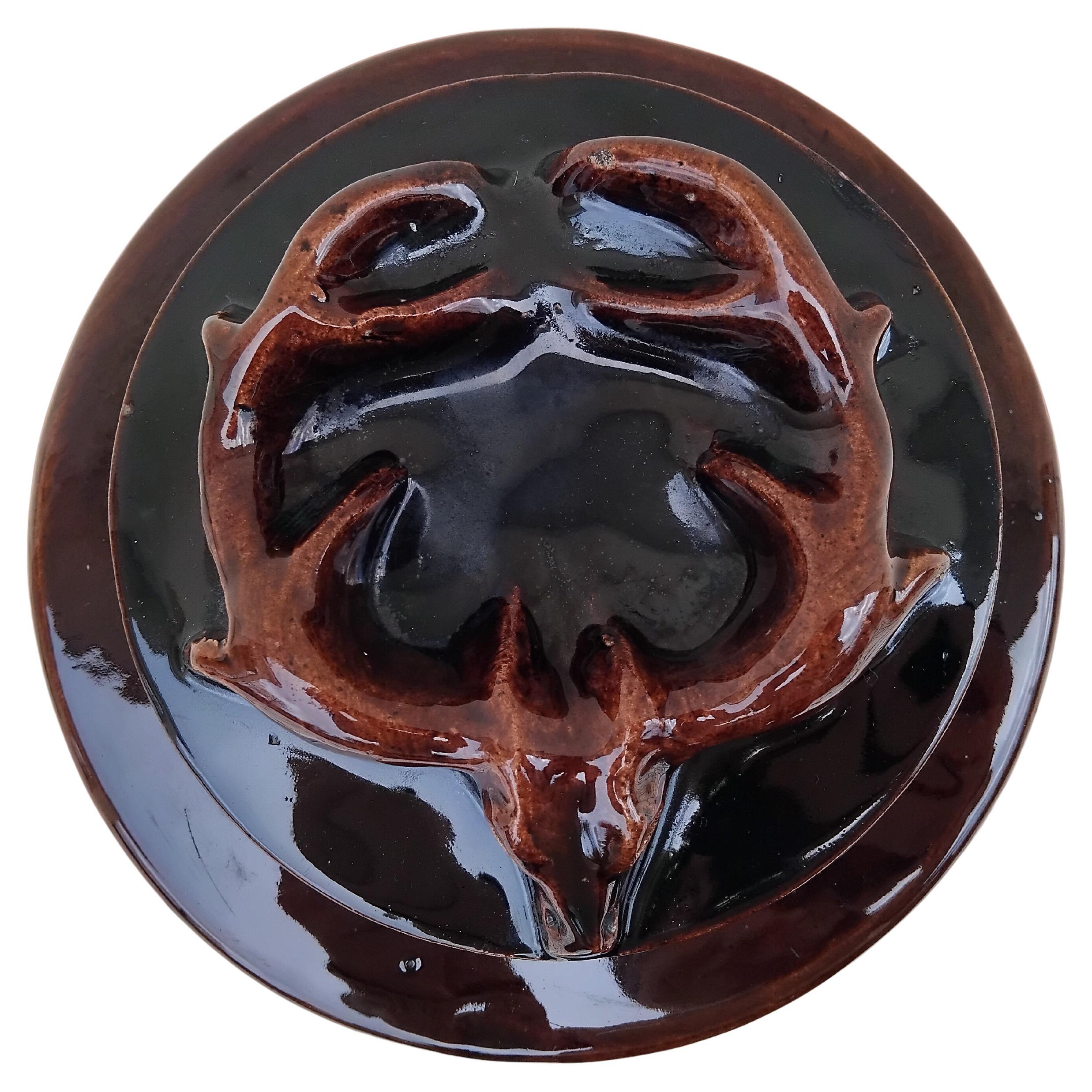 Eccezionale vasetto autentico Hermès

Realizzato in terracotta smaltata (in francese: terre cuite émaillée)

Chiamato anche ceramica o terracotta

Articolo vintage

Esterno e interno vetrato

Il coperchio è decorato con una testa di cervo.

Colore:
