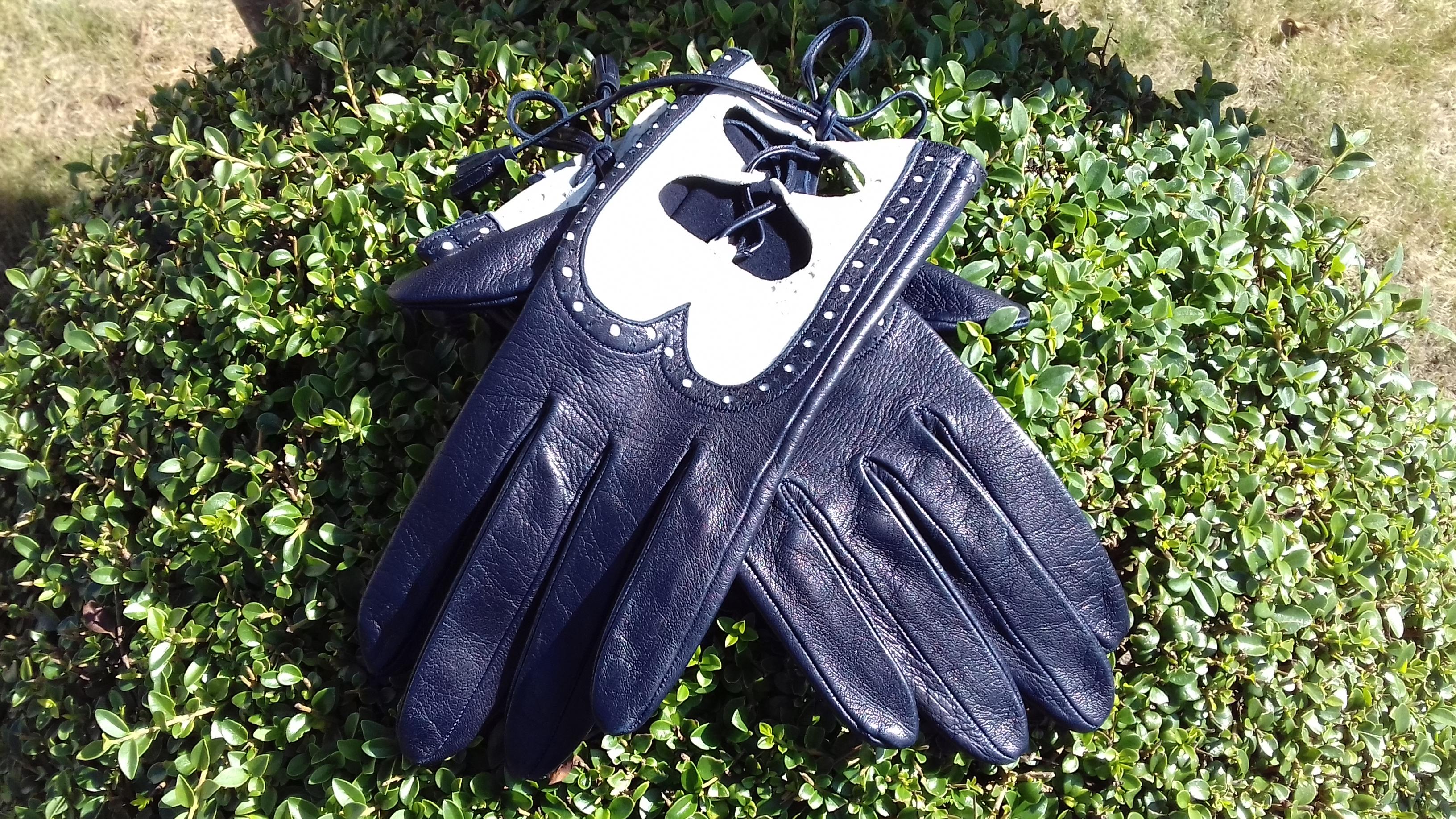 Hermès Gloves Dark Blue and White Leather Gloves Ghillies Size 6/7 15