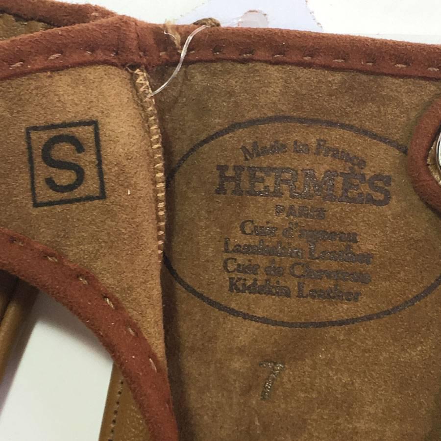 Brown HERMES Gloves in Glossy Kraft and Cognac Lamb Leather Size 7 For Sale