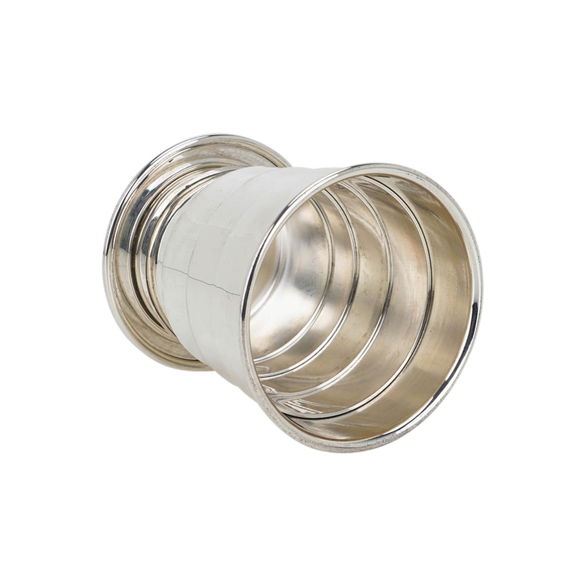 Mightychic offers a rare limited edition Hermes Gobelet In The Pocket silver plated collapsible cup.
The cup collapses from 2.75