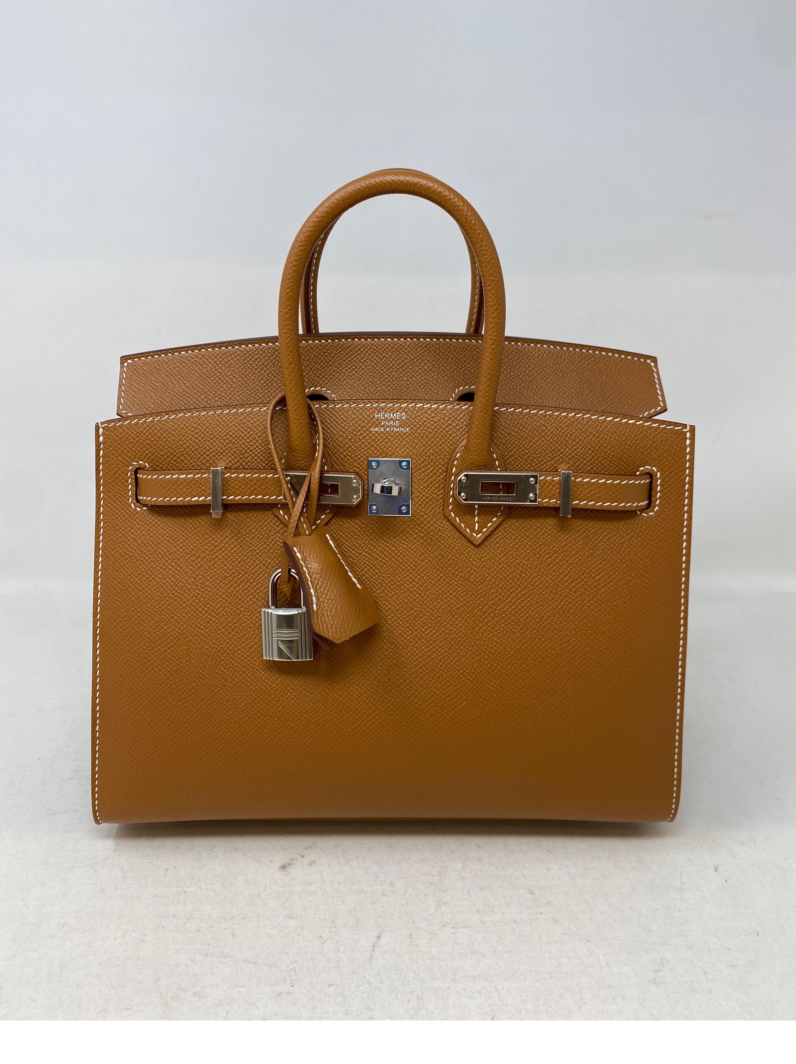 Sac Hermès Gold Birkin 25. Matériel en palladium. État neuf. Ensemble complet. Comprend la boîte d'origine. La combinaison de taille et de couleur la plus recherchée. Taille de la licorne 25. Sac Epsom Sellier. Un sac rare. Plastique encore sur le
