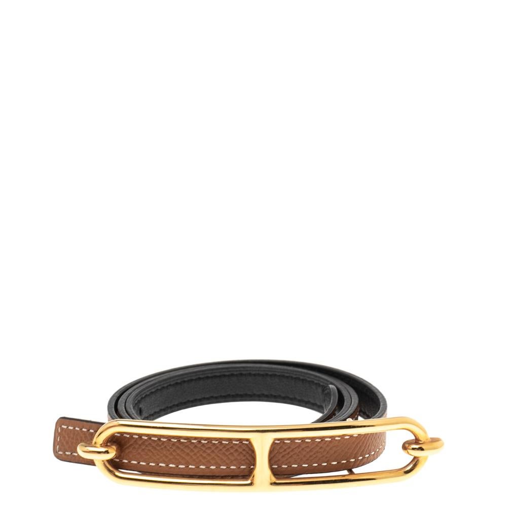 Coming from the House of Hermes, this Roulis belt will certainly grant signature beauty and luxury to your accessory repertoire. It is crafted from gold-black Epsom and Swift leather, with a gold-tone accent perched on the front. This sturdy belt