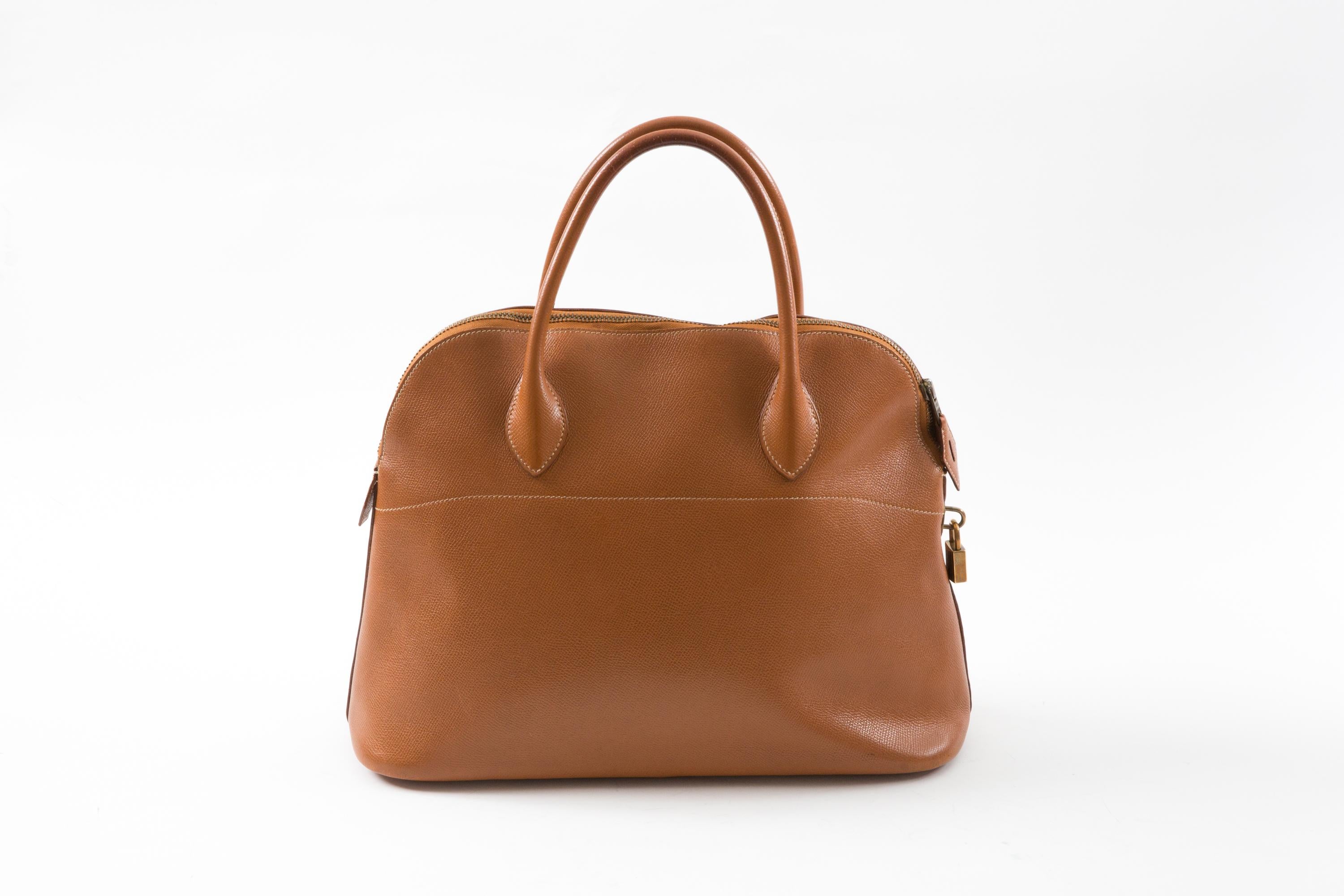 Hermes Gold Bolide 35”Courchevel Leather Handbag In Good Condition For Sale In Paris, FR