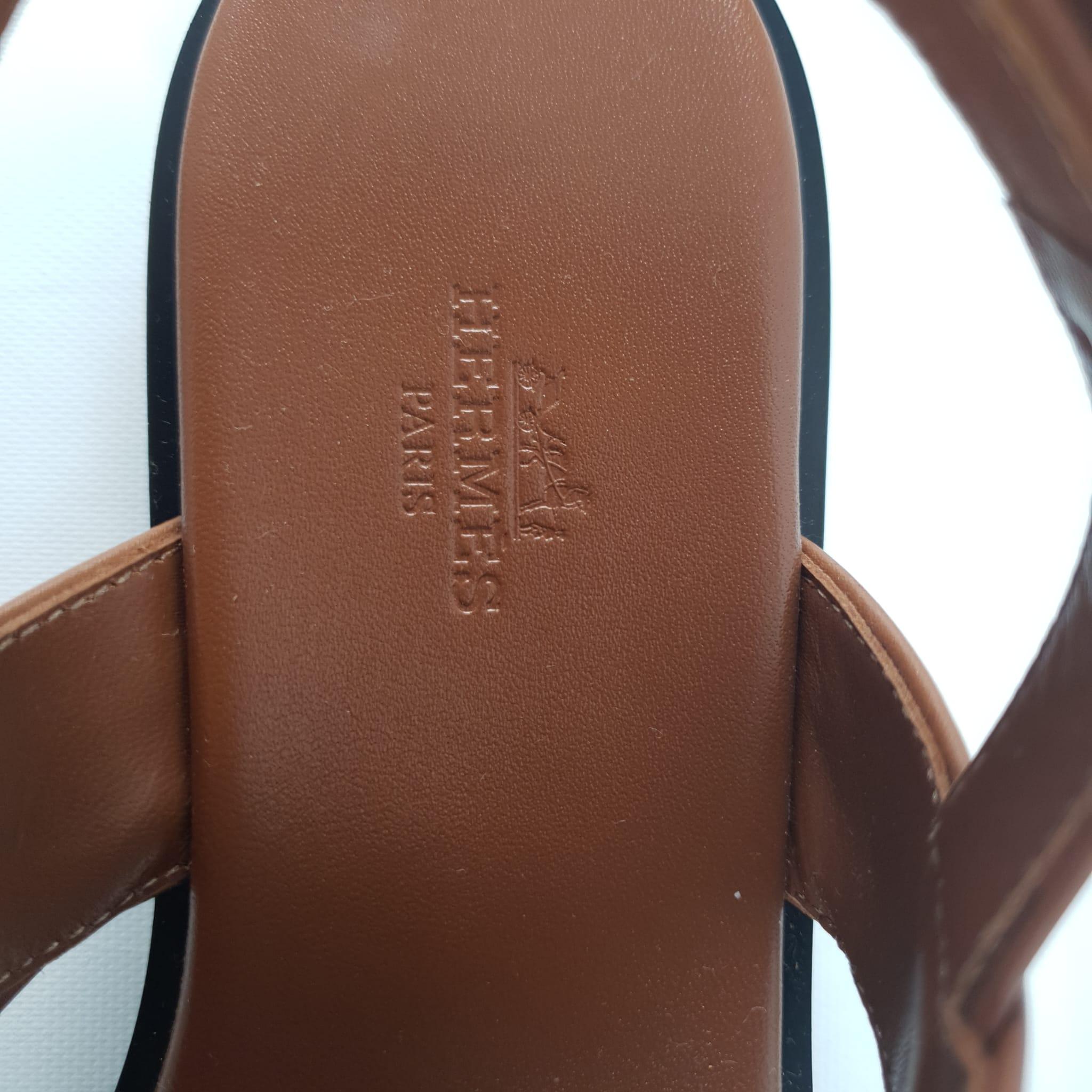 Hermes sandale Ines en cuir de veau doré Taille 37 Pour femmes en vente