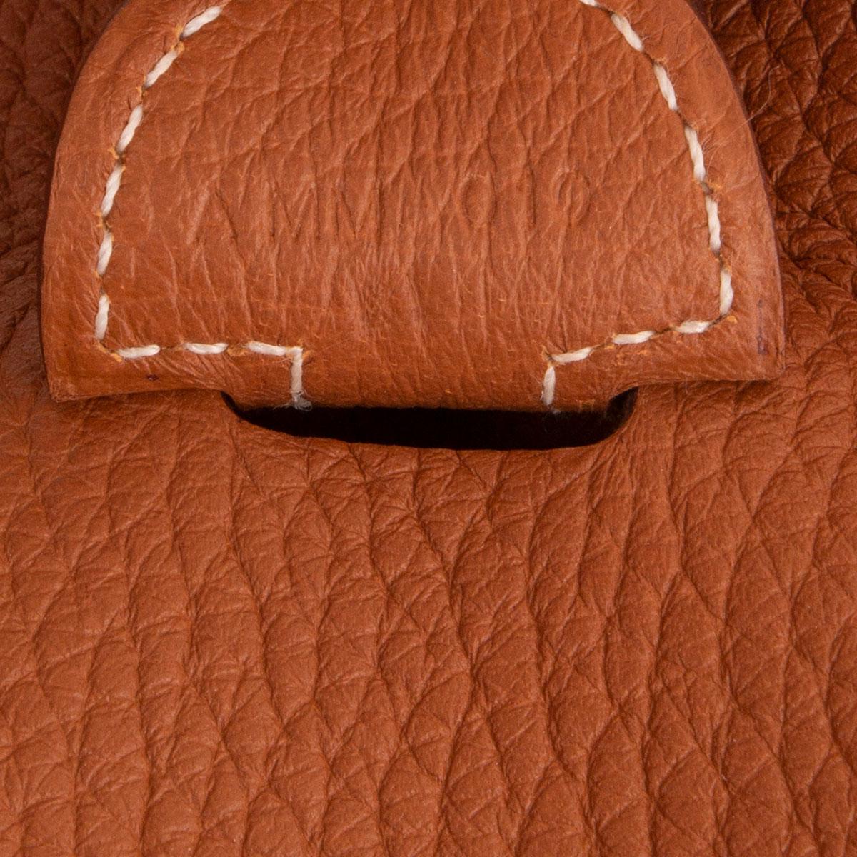 HERMES Gold camel brown Clemence leather EVELYNE III 29 Crossbody Bag In Excellent Condition In Zürich, CH