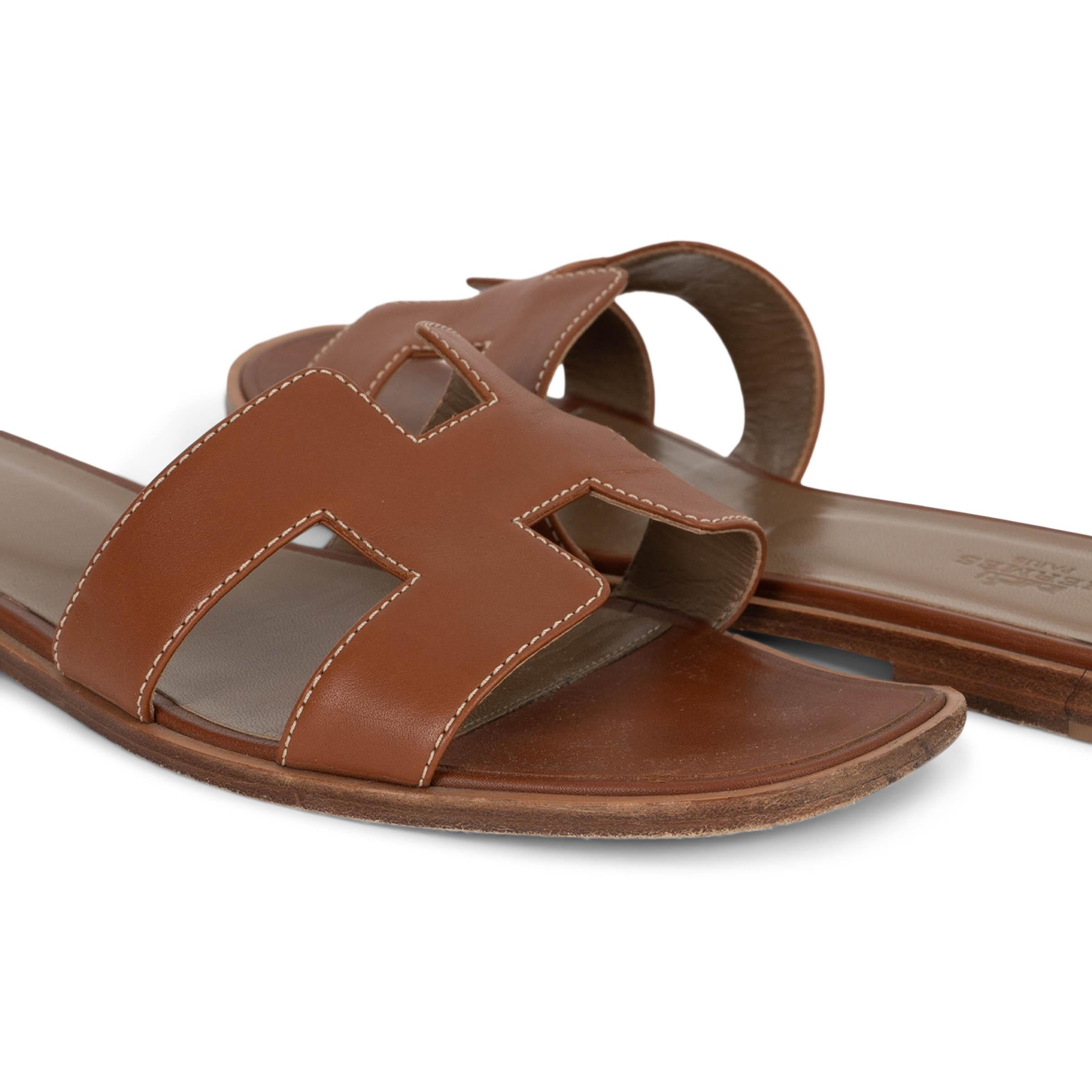 HERMES Gold camel braun Leder ORAN Slide Sandalen Schuhe 41.5 im Angebot 1