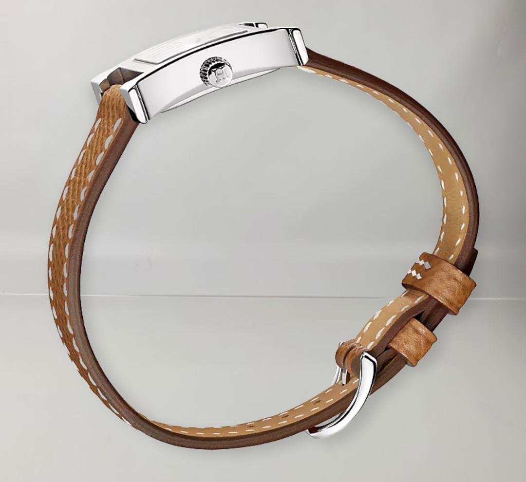 Hermes Gold Chestnut Heure H watch, Mini model, 21 mm In New Condition In Nicosia, CY