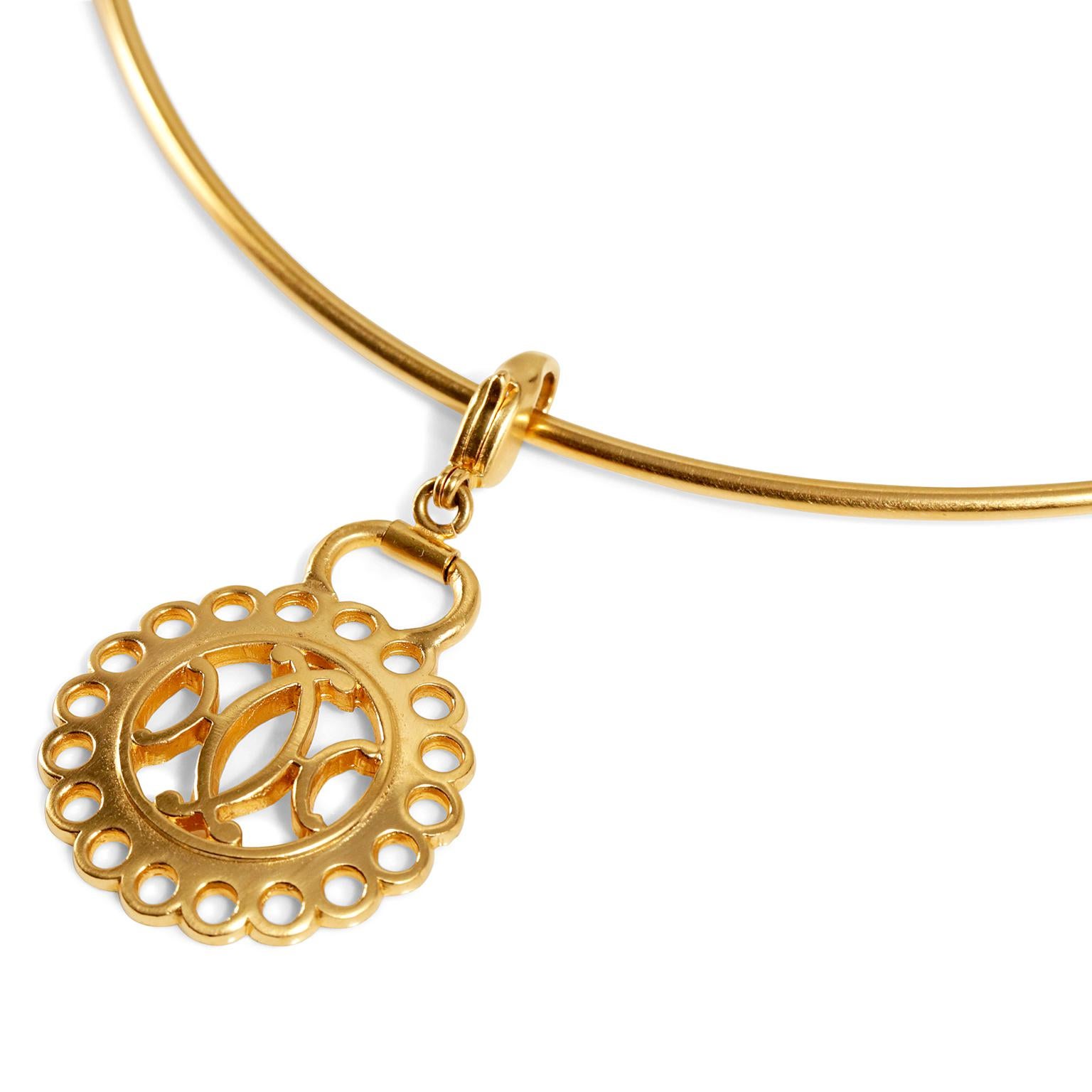  Hermès Gold Eclipse Cutout Disc Choker -  pristine condition
 A rare and unique find, this delicate piece is a brilliant addition to any collection.  
Gold eclipse disc charm dangles delicately from a gold rim choker.  6 inch diameter. 
