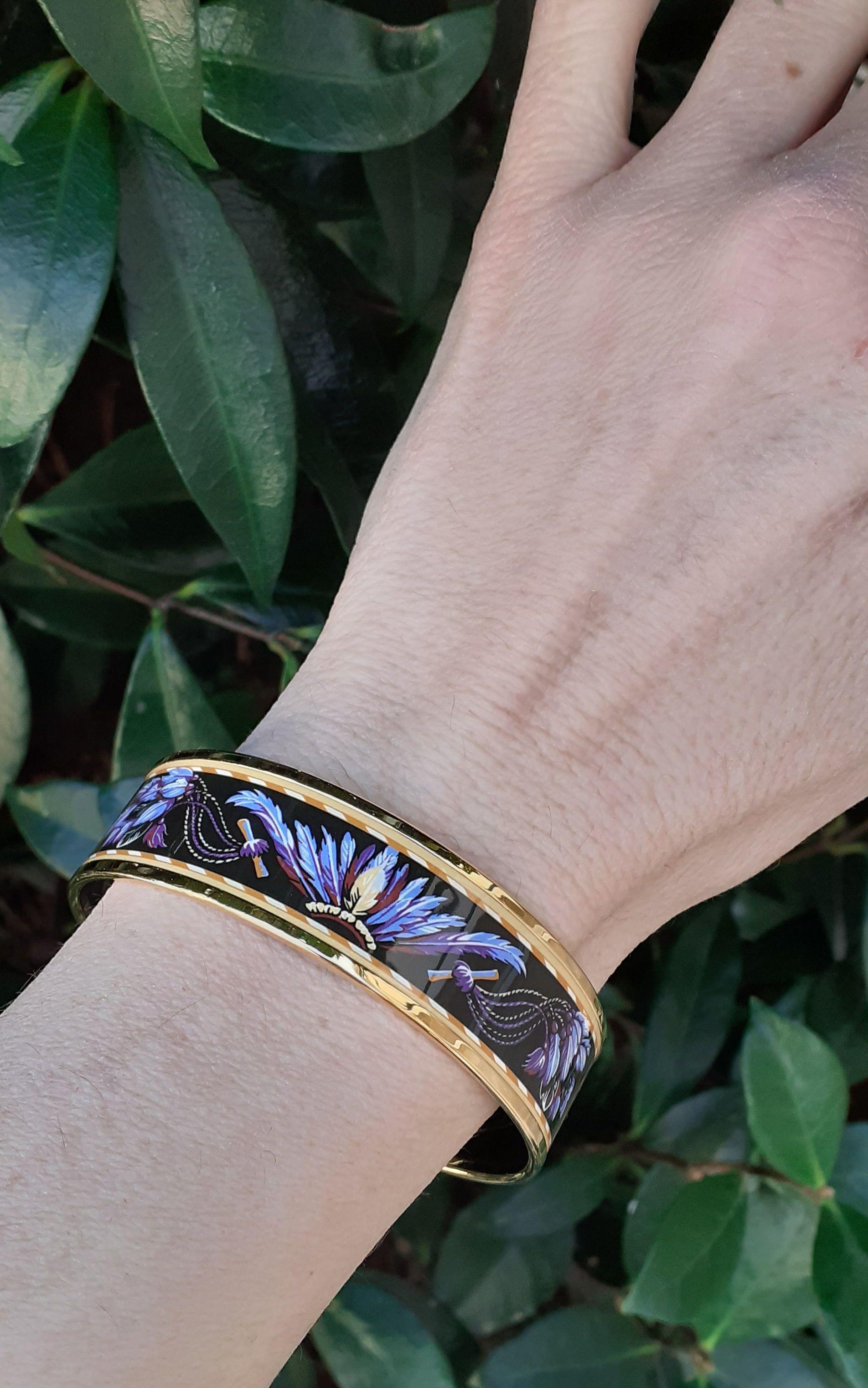 Hermès Pulsera Esmalte Oro Brasil Plumas Violeta S.65 en venta 9