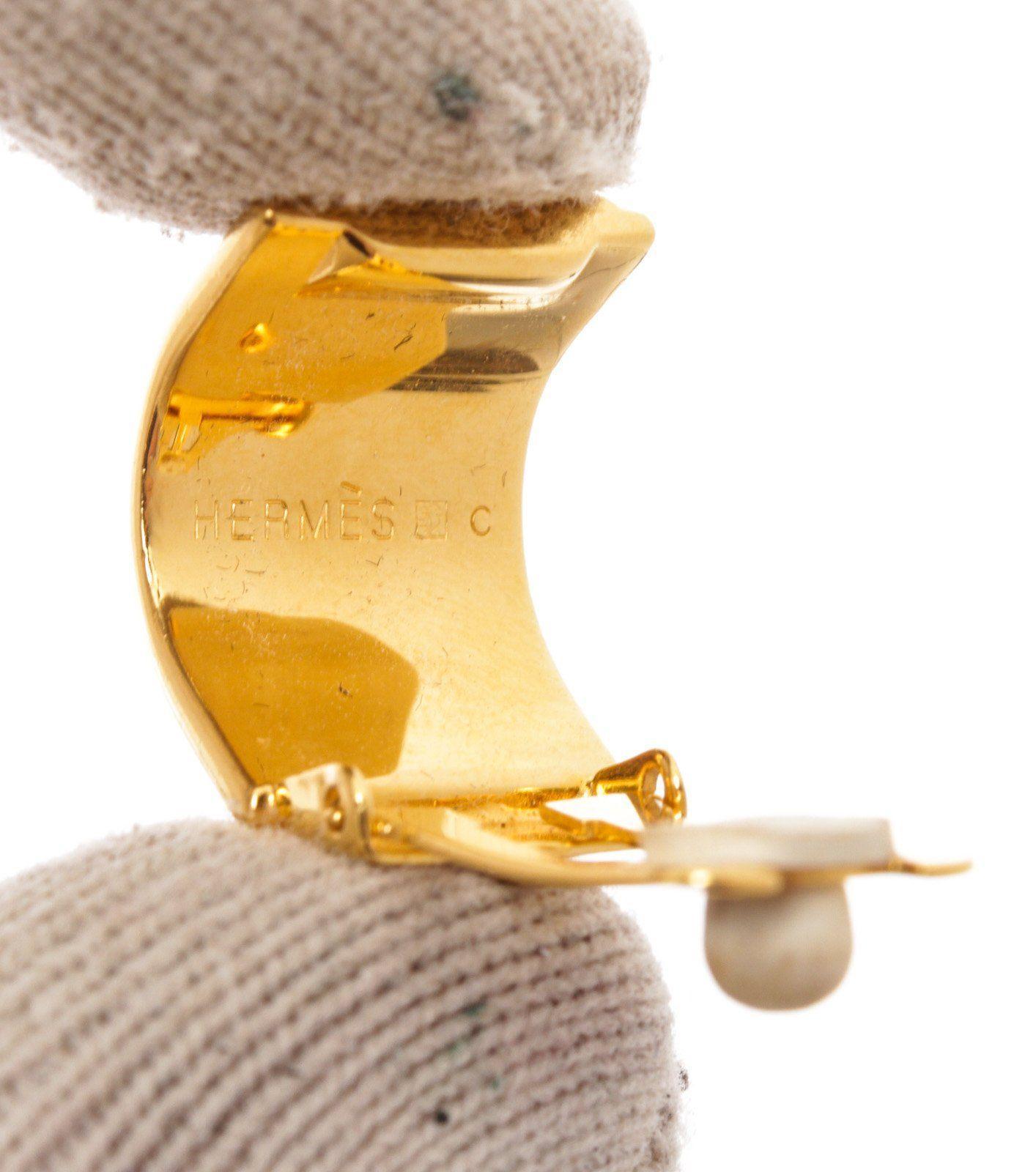 Hermes Gold Emaille-Ohrclips-Ohrring mit goldfarbener Hardware und Drehverschluss im Angebot 2