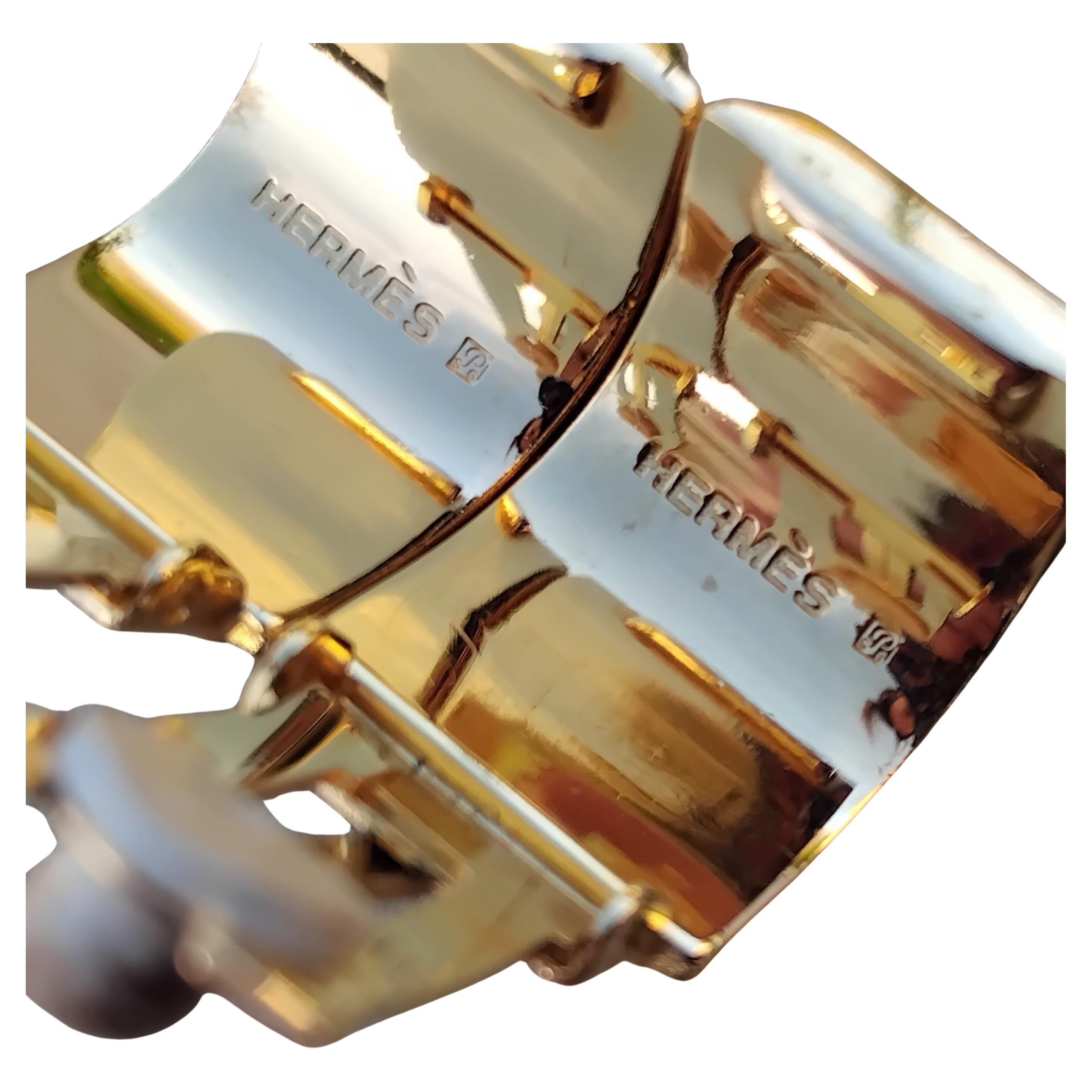 Hermès Boucles d'oreilles émail doré Lionnes Afrique en vente 2