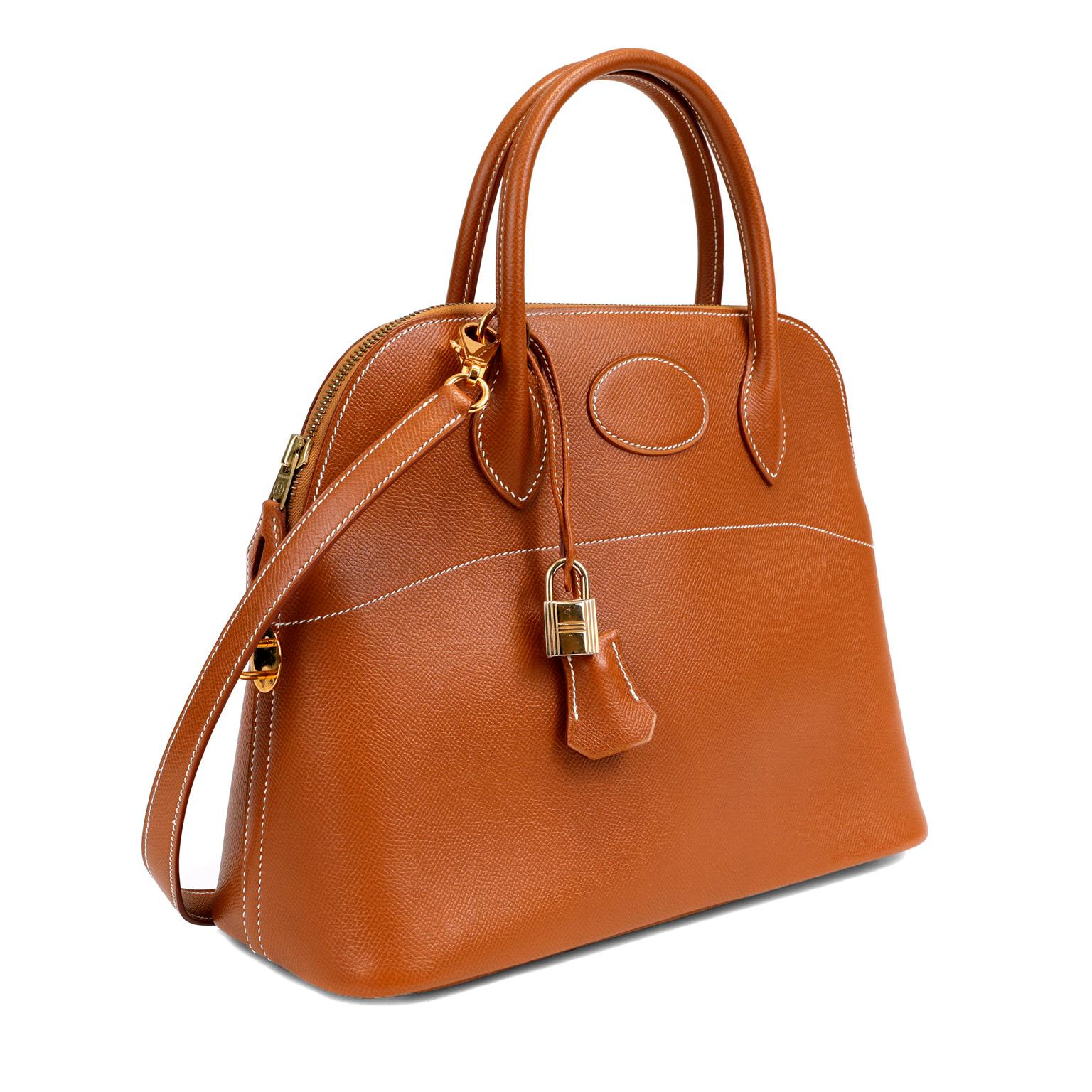 This authentic Hermès Gold Epsom Bolide 31 is in excellent plus vintage condition; appears never carried.  The rounded top satchel is perfectly scaled and beautifully understated; a must have for any comprehensive wardrobe.  Hermès bags are hand