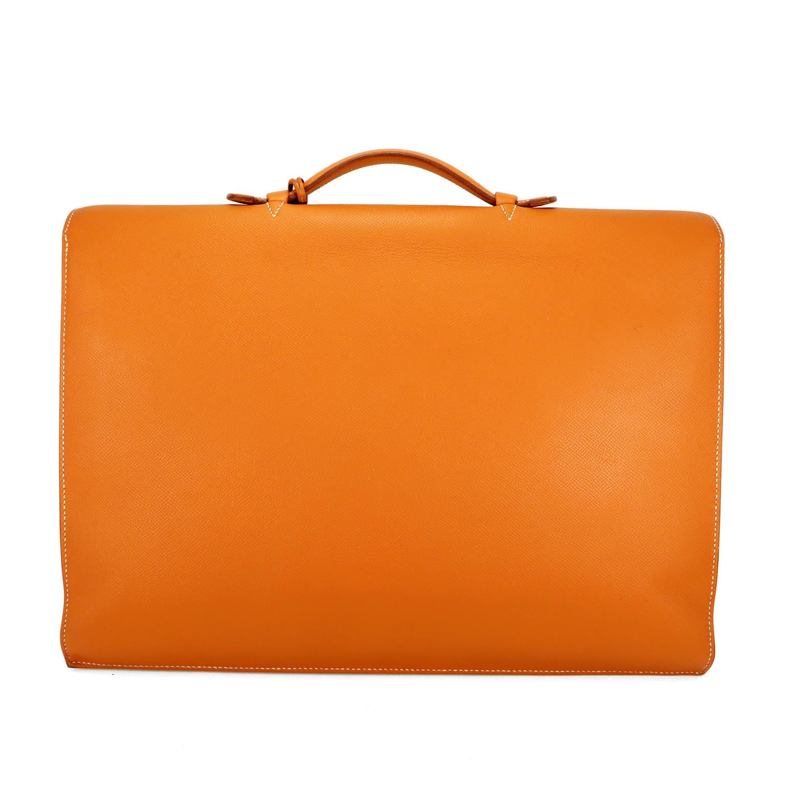 This authentic Hermès Sac a Depeches Gold Epsom Leather Briefcase is in excellent condition.  Durable textured Epsom leather, palladium hardware.  Made in France.   

Measurements:  16